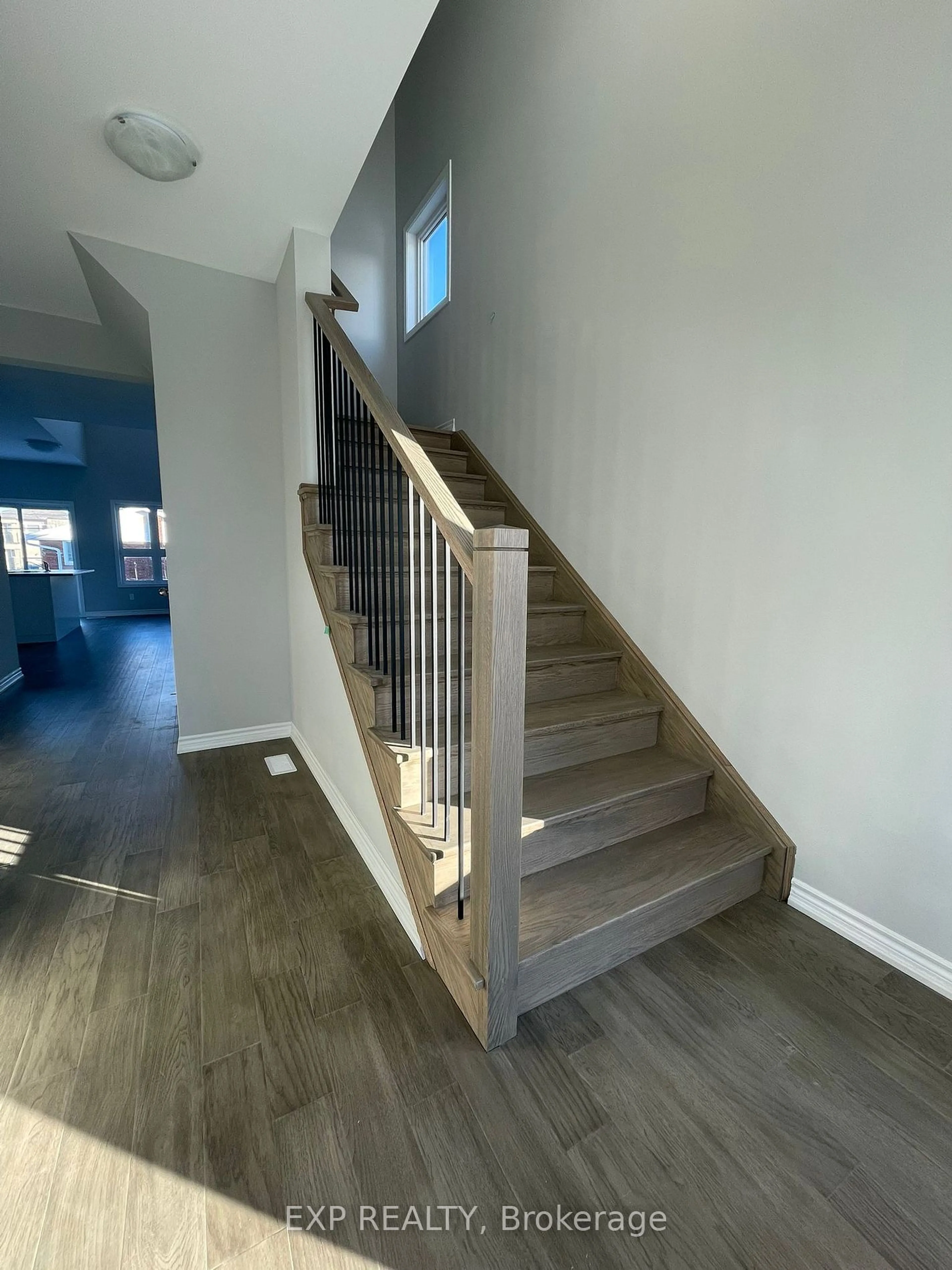 Stairs for 212 Pilkington St, Thorold Ontario L2V 0N5