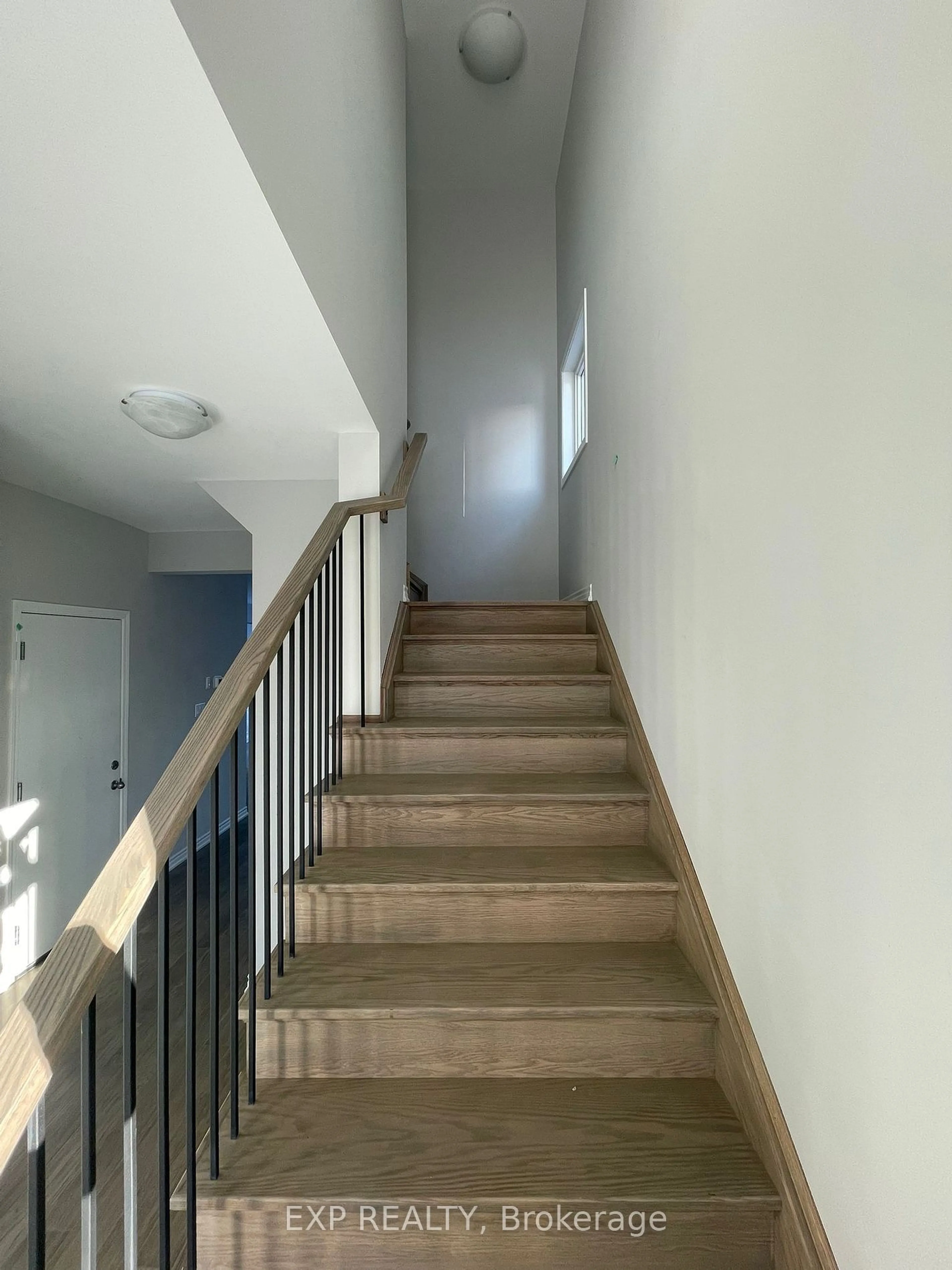 Stairs for 212 Pilkington St, Thorold Ontario L2V 0N5