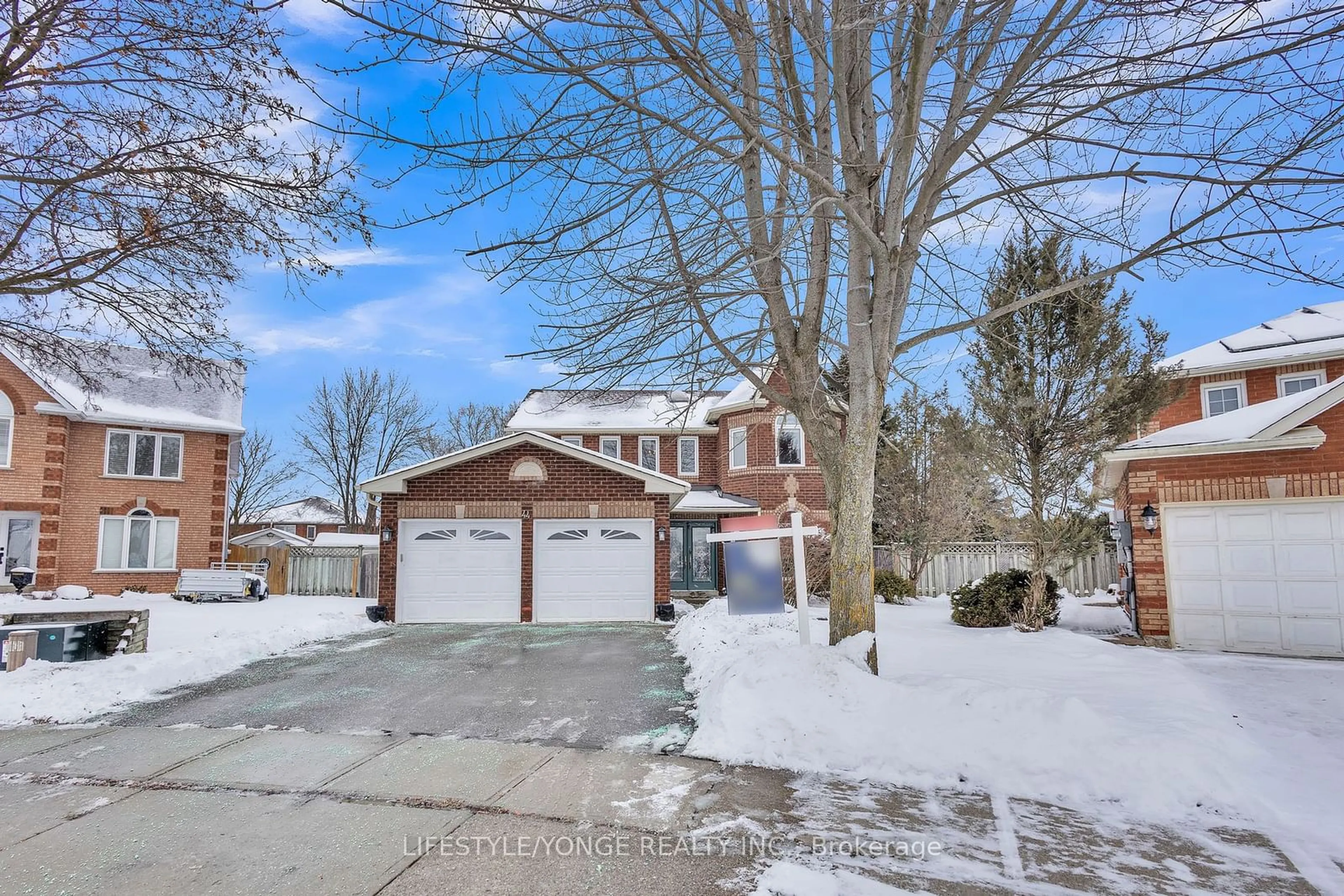 A pic from outside/outdoor area/front of a property/back of a property/a pic from drone, street for 44 Tallowtree Pl, Cambridge Ontario N1T 1M2