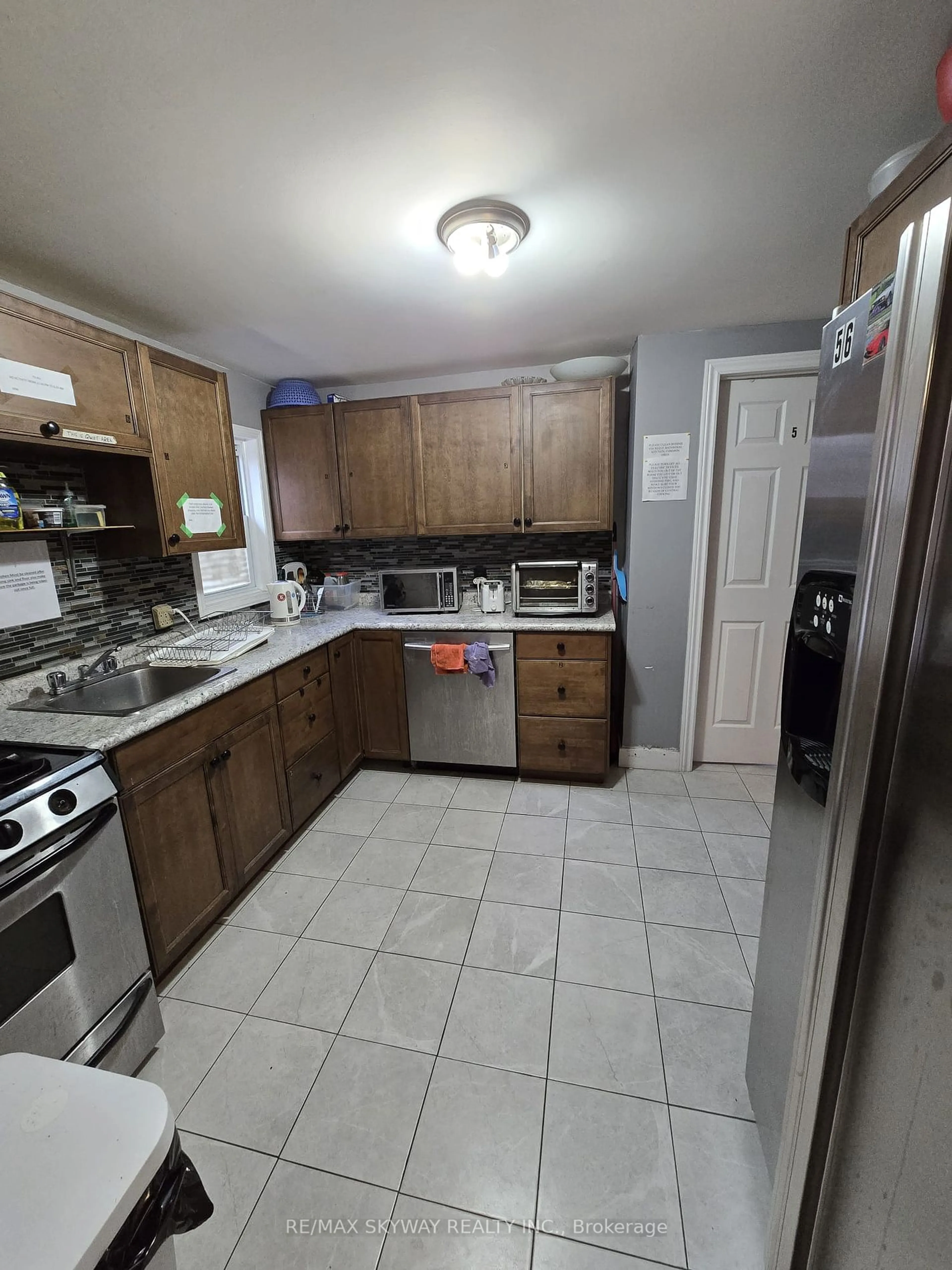 Standard kitchen, unknown for 1128 Curry Ave, Windsor Ontario N9B 2C9