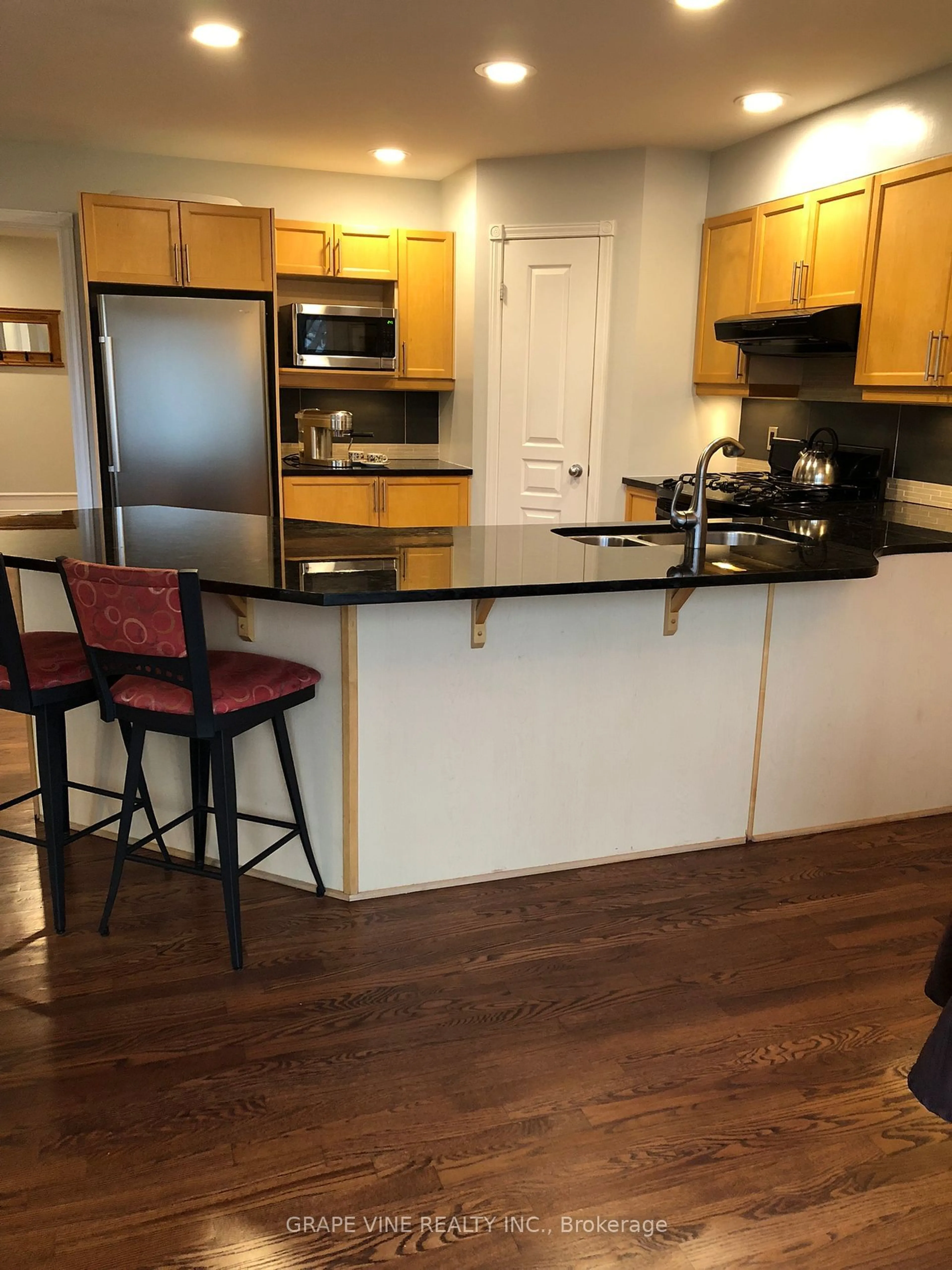 Standard kitchen, wood/laminate floor for 1035 Red Spruce St, Blossom Park - Airport and Area Ontario K1V 1T5