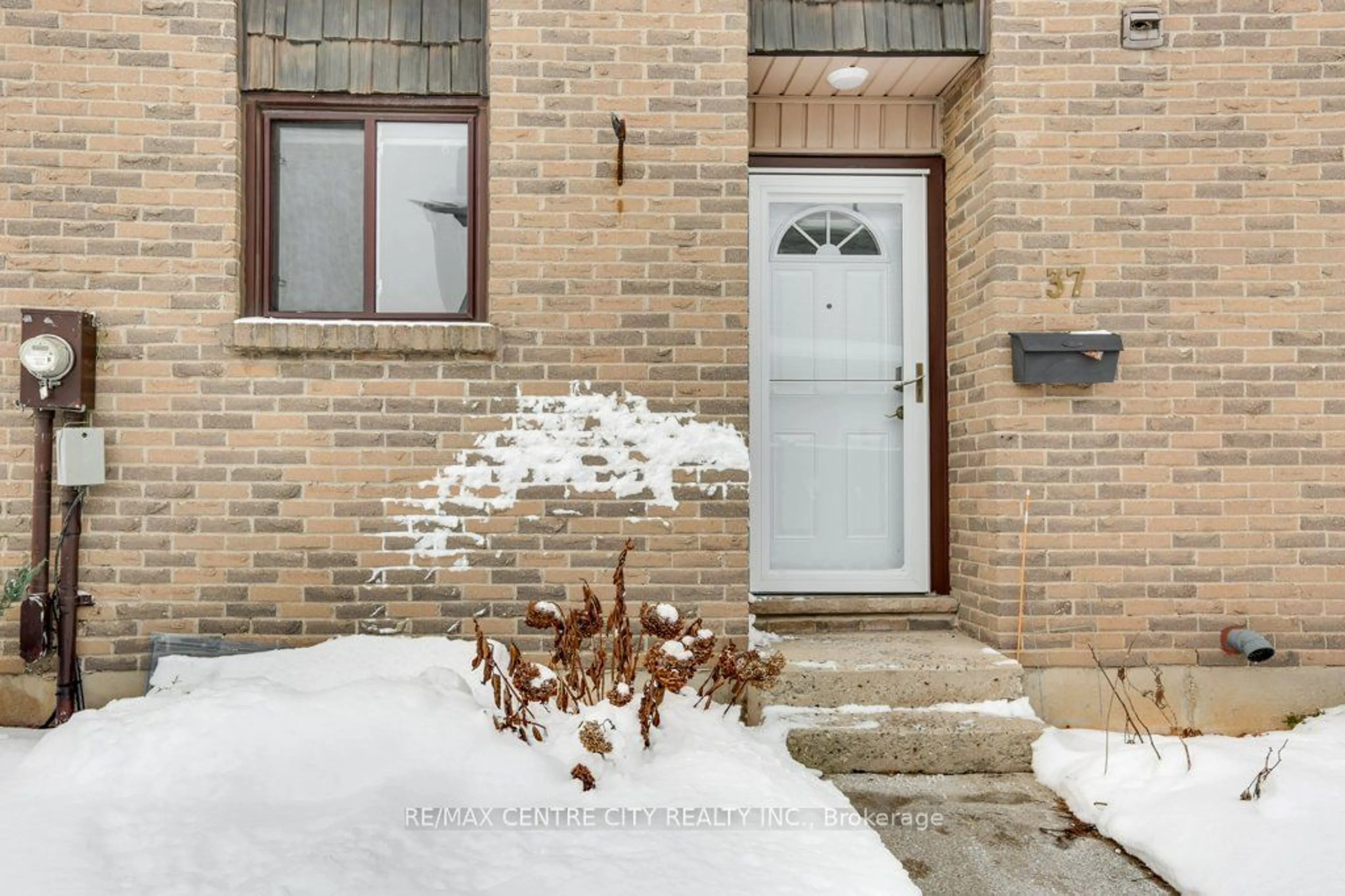 Indoor entryway for 474 Southdale Rd #37, London Ontario N6E 1A4