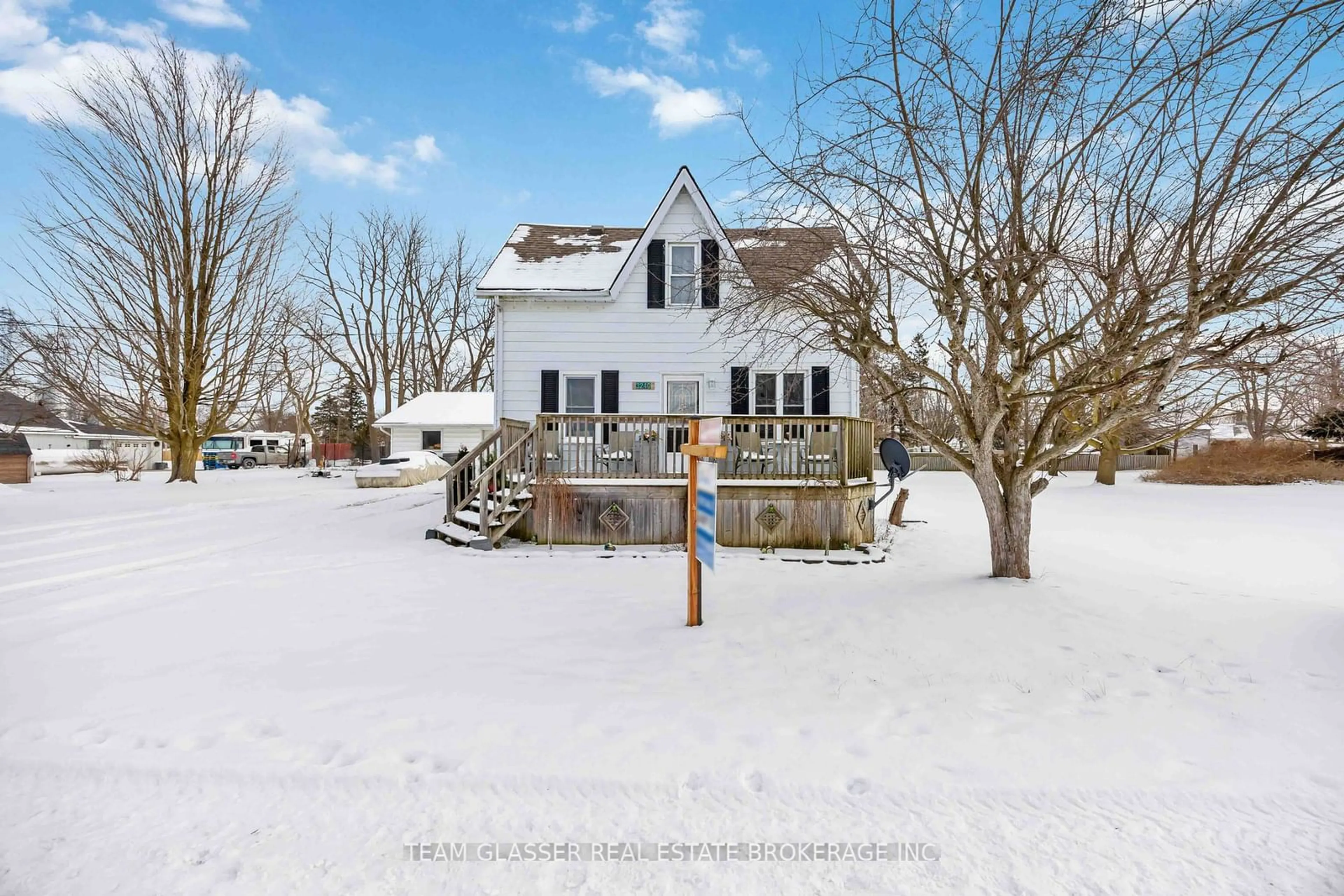 A pic from outside/outdoor area/front of a property/back of a property/a pic from drone, unknown for 3240 NAUVOO Rd, Brooke-Alvinston Ontario N0N 1A0