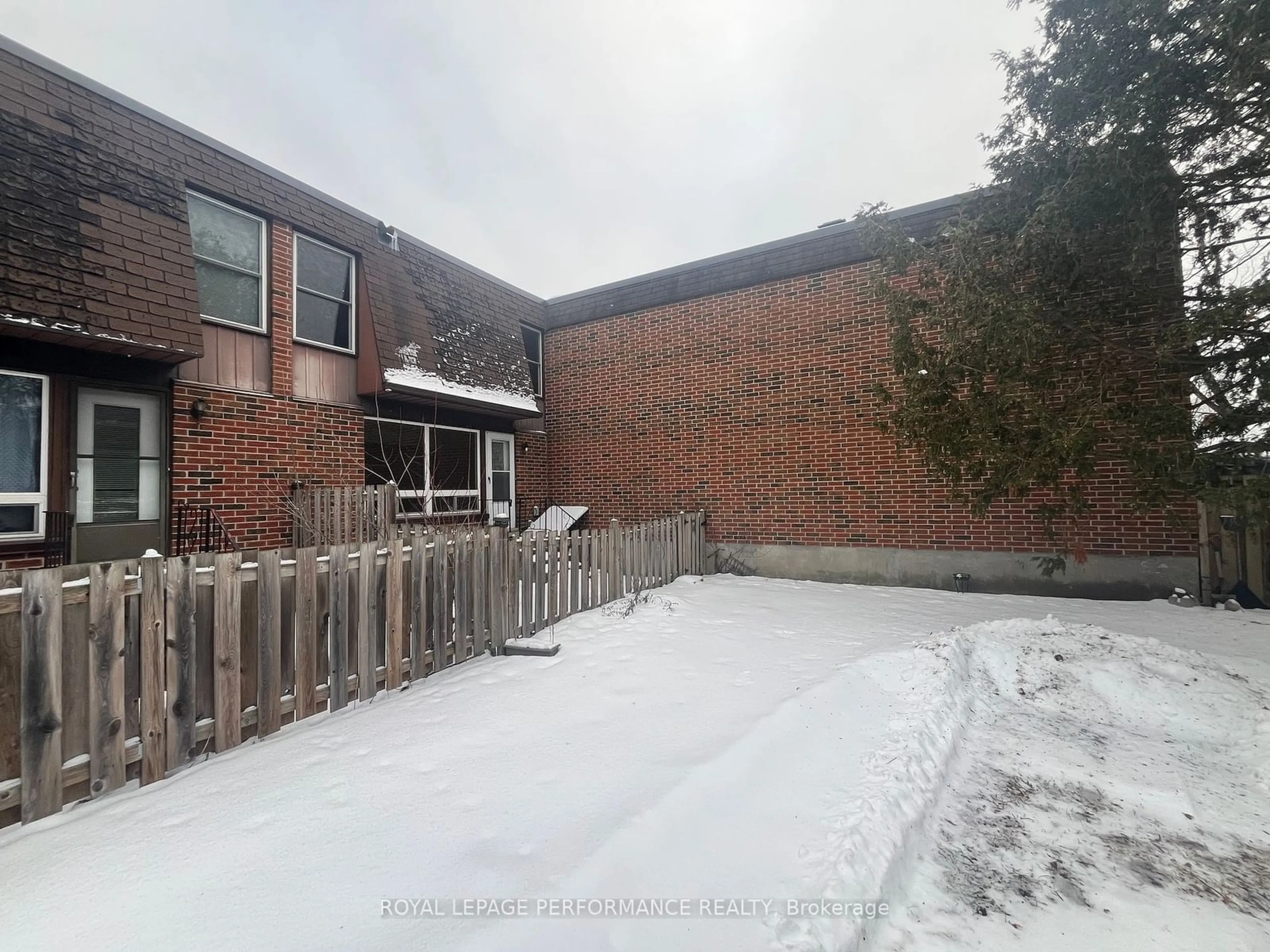 A pic from outside/outdoor area/front of a property/back of a property/a pic from drone, building for 2250 Cotters Cres #120, Hunt Club - Windsor Park Village and Area Ontario K1V 8T4