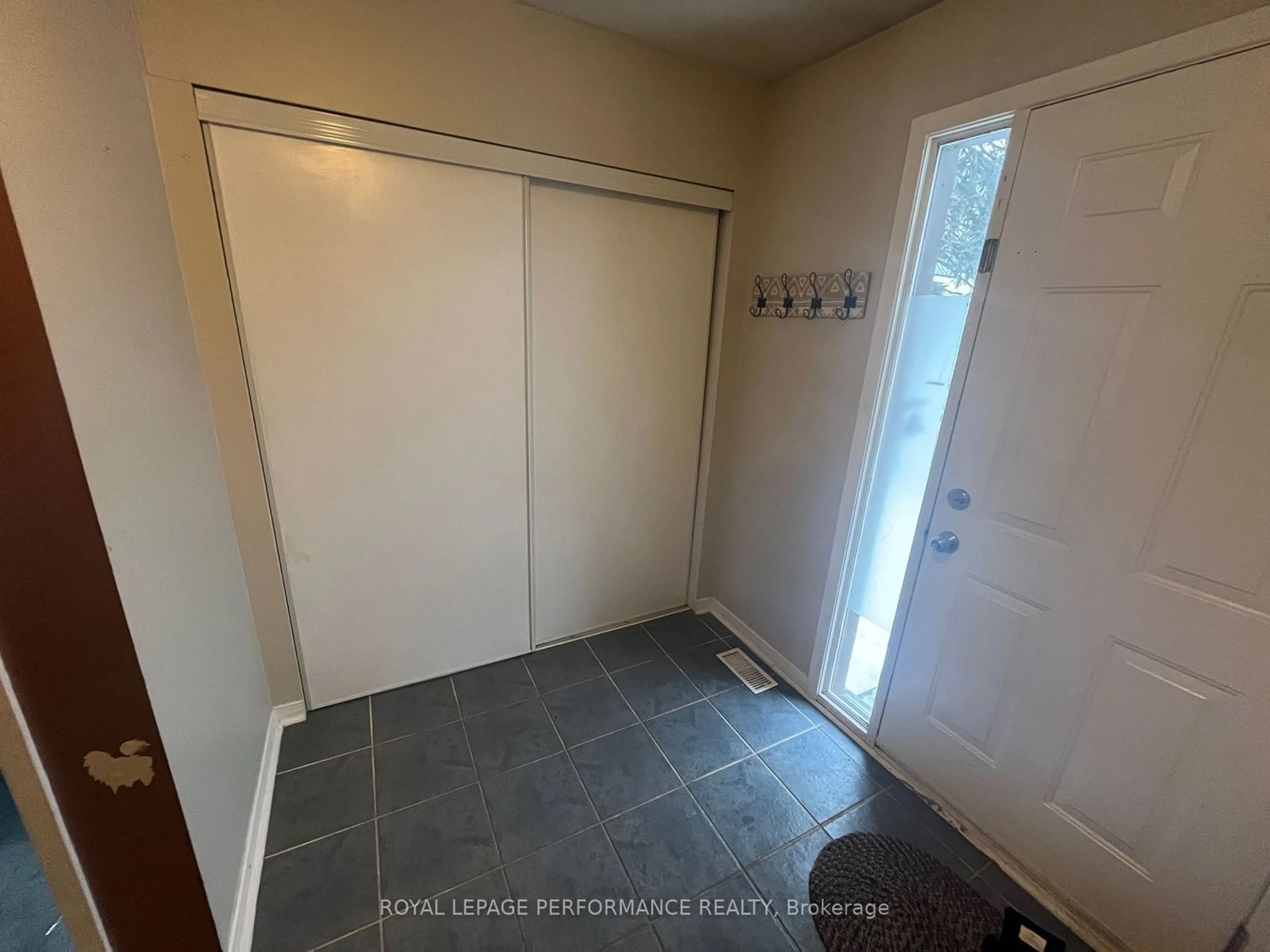 Indoor entryway for 2250 Cotters Cres #120, Hunt Club - Windsor Park Village and Area Ontario K1V 8T4