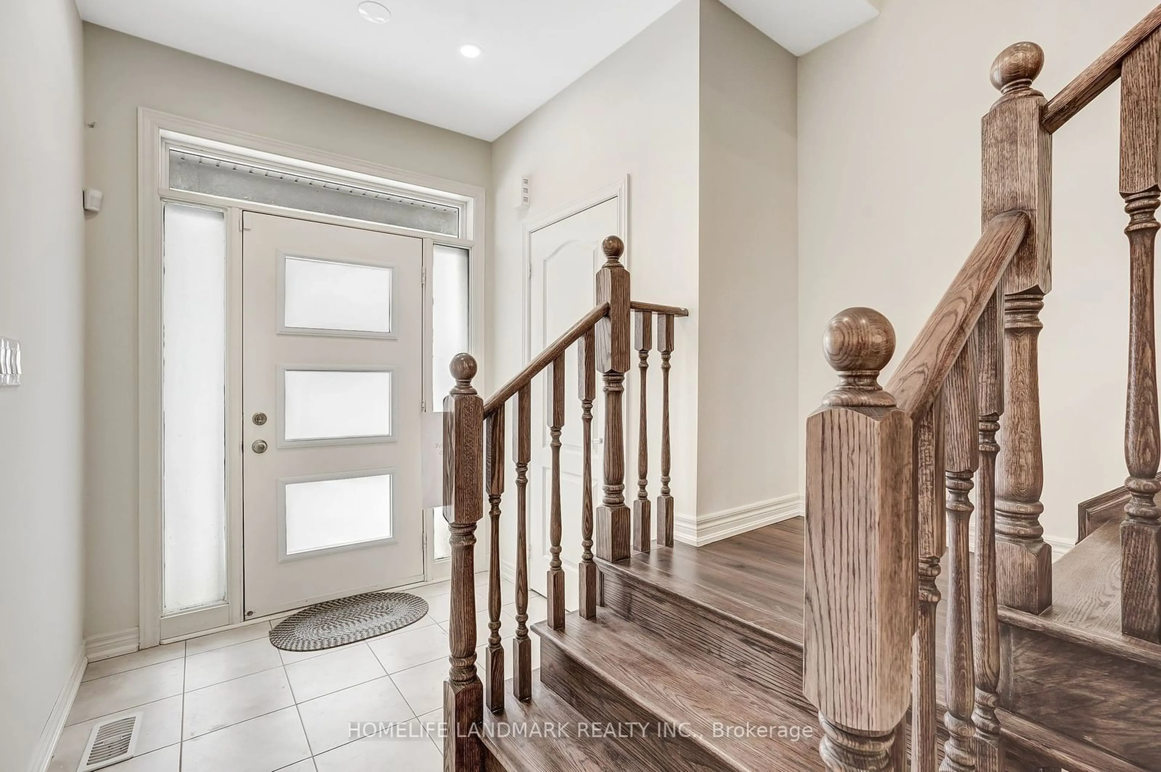 Indoor entryway for 116 Skinner Rd, Hamilton Ontario L8B 1Y3