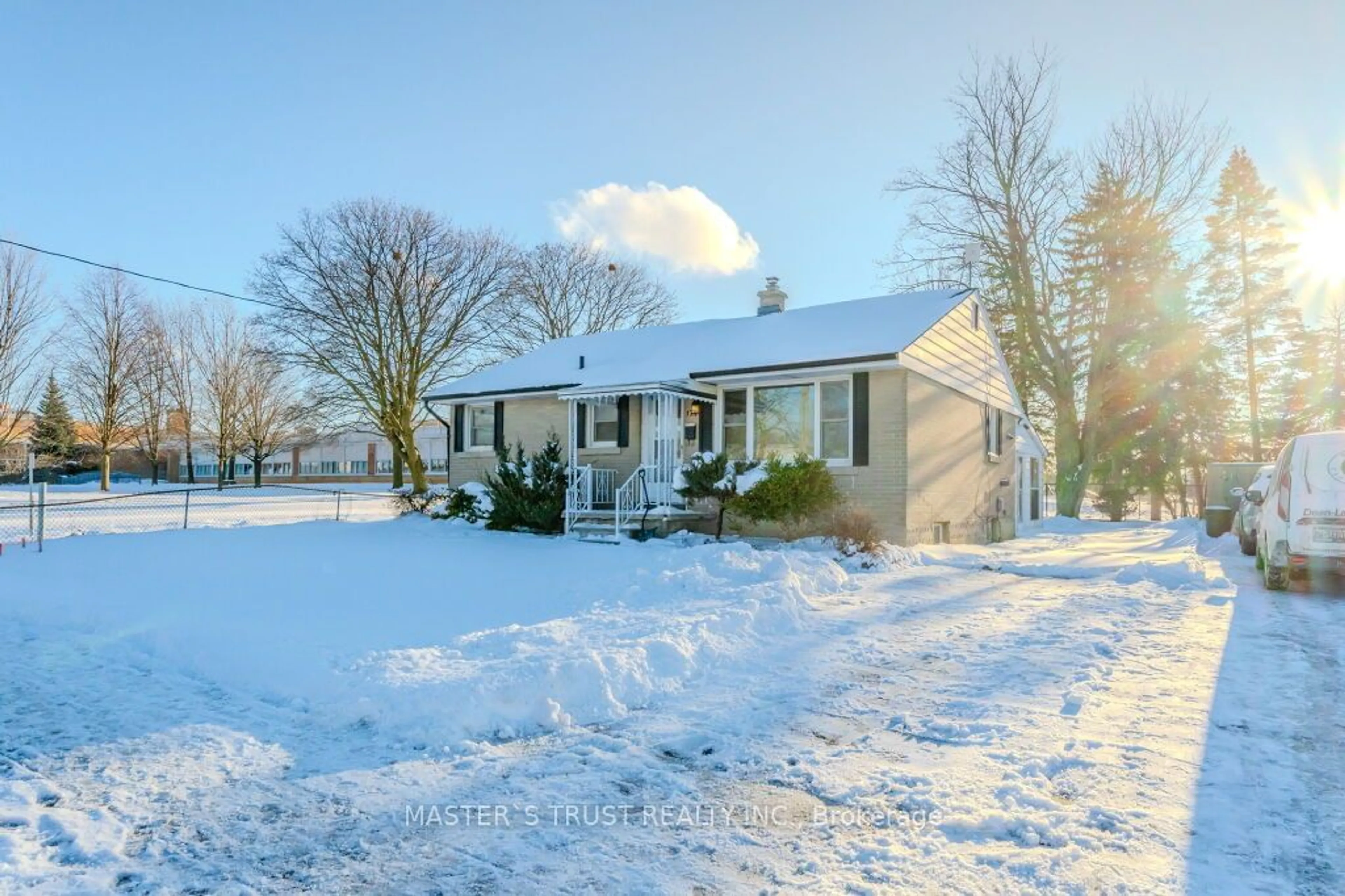 A pic from outside/outdoor area/front of a property/back of a property/a pic from drone, street for 177 Wilson Ave, Kitchener Ontario N2C 1G9