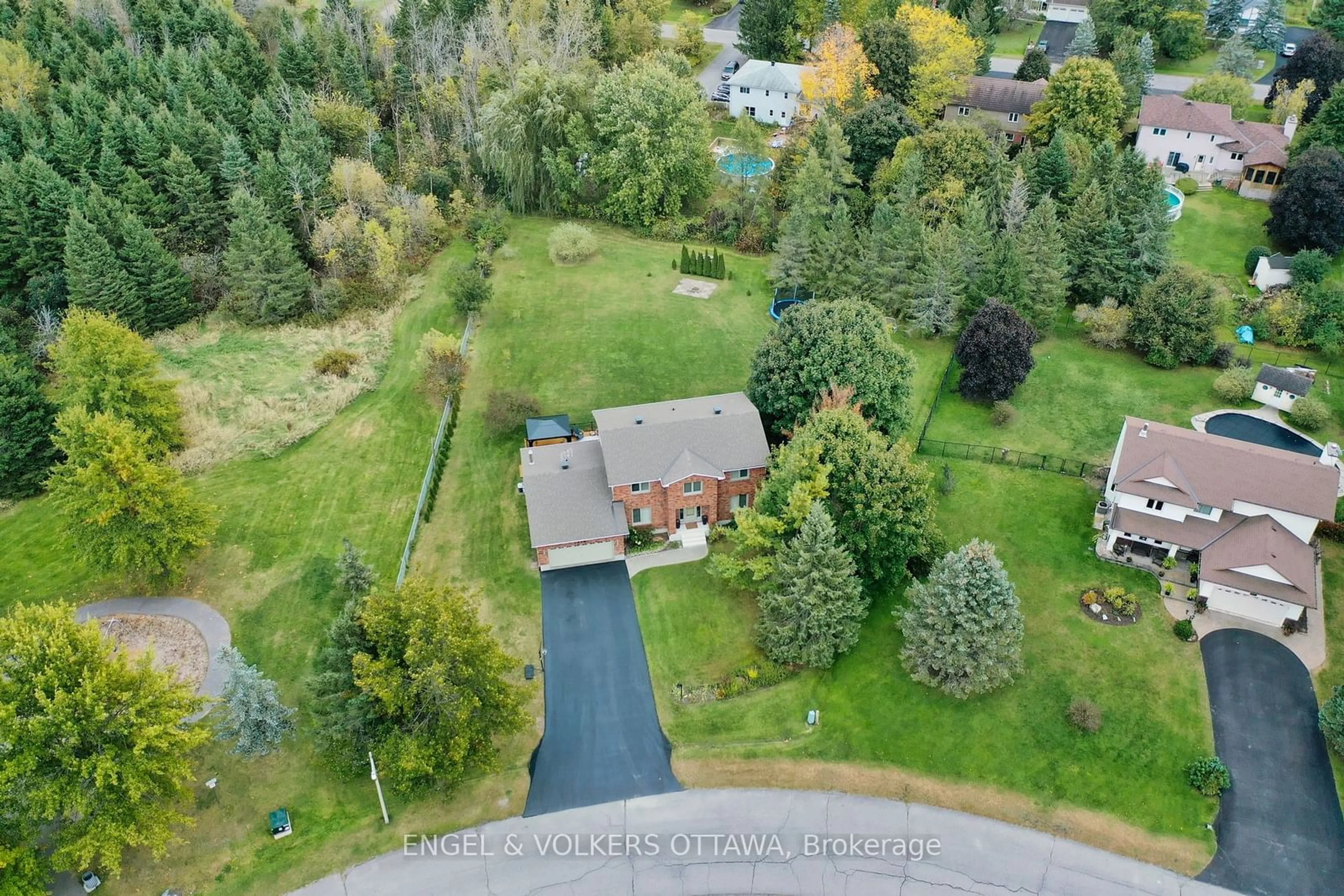 A pic from outside/outdoor area/front of a property/back of a property/a pic from drone, unknown for 1516 Blue Rock Ave, Manotick - Kars - Rideau Twp and Area Ontario K0A 2E0