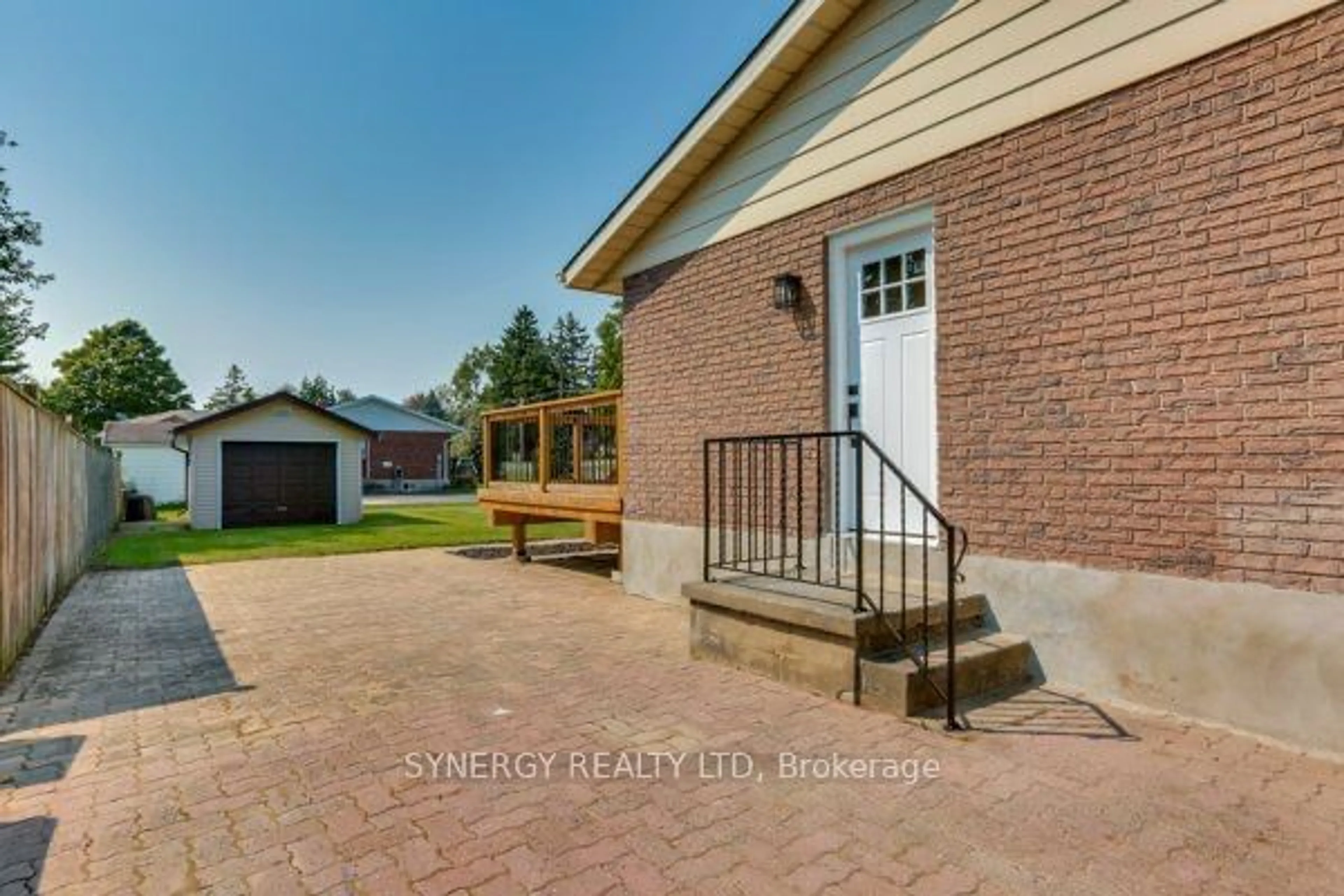 Patio, street for 32 Clark St, Strathroy-Caradoc Ontario N0L 1T0