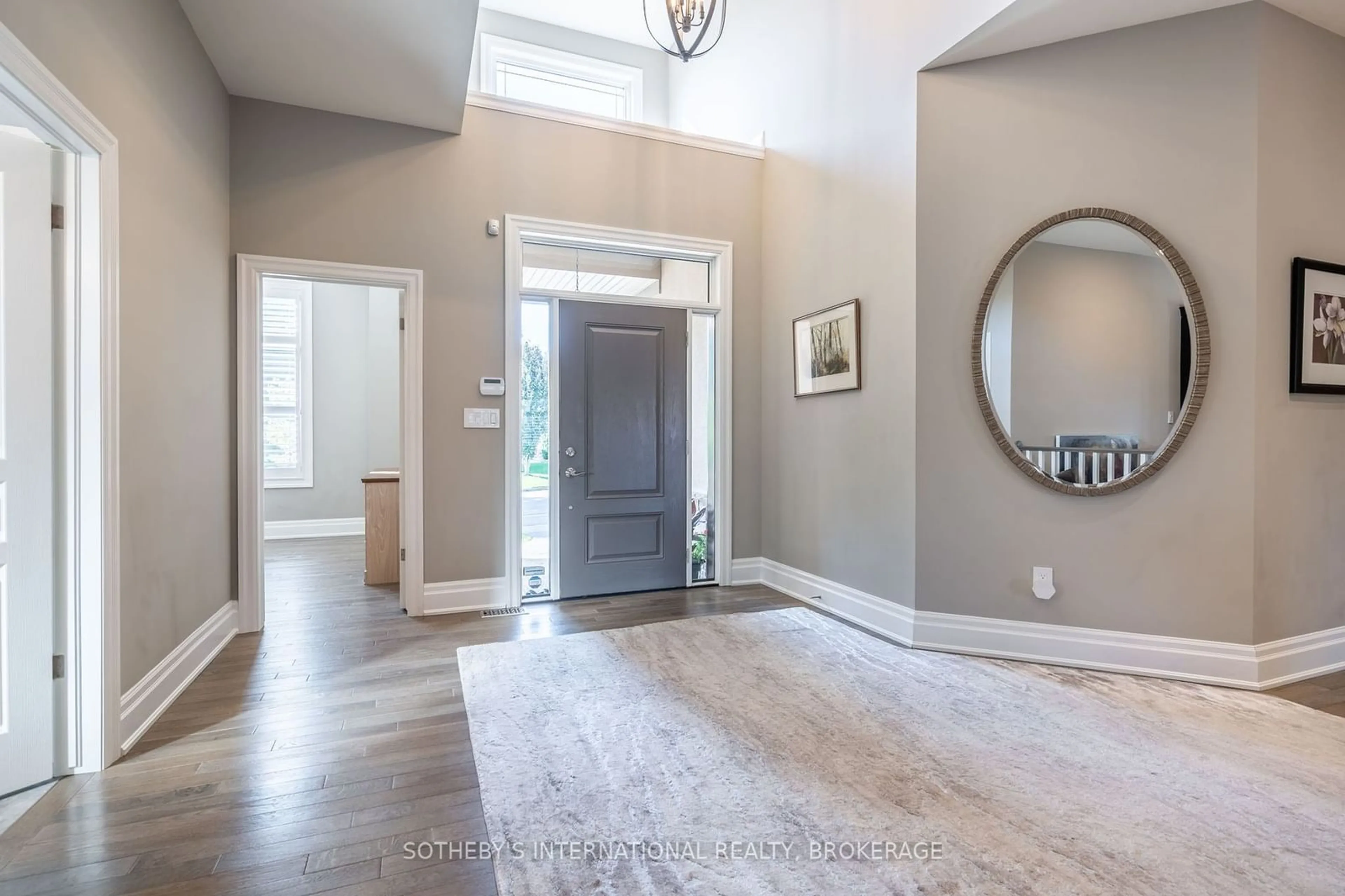 Indoor entryway for 13 Creekside Dr, Niagara-on-the-Lake Ontario L0S 1P0