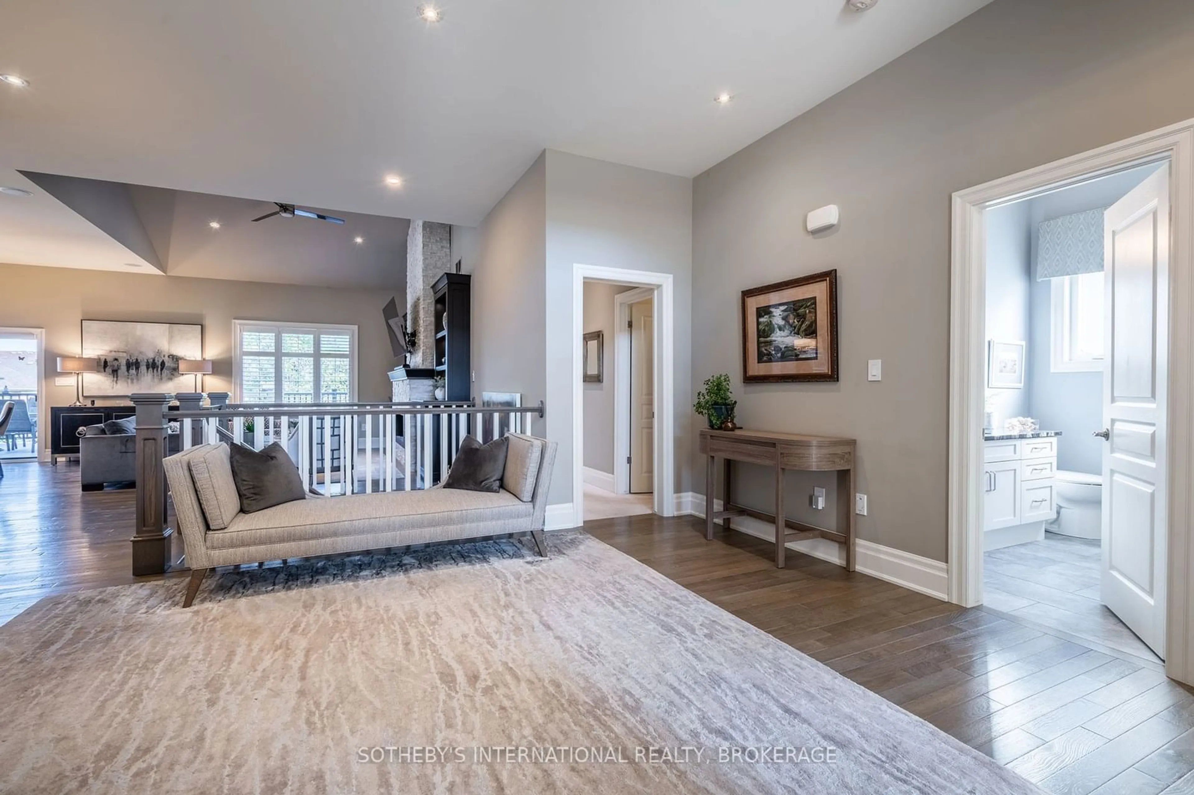 Indoor entryway for 13 Creekside Dr, Niagara-on-the-Lake Ontario L0S 1P0