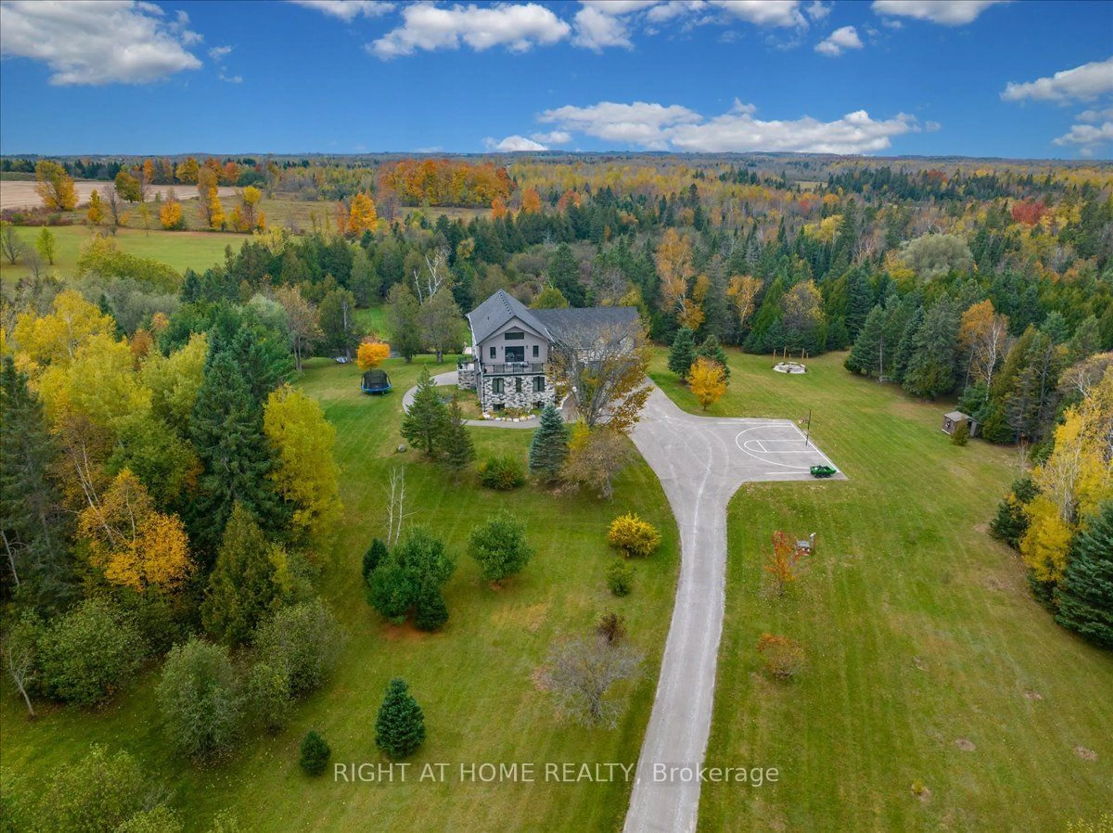 A pic from outside/outdoor area/front of a property/back of a property/a pic from drone, unknown for 635138 Highway 10, Mono Ontario L9W 5P6