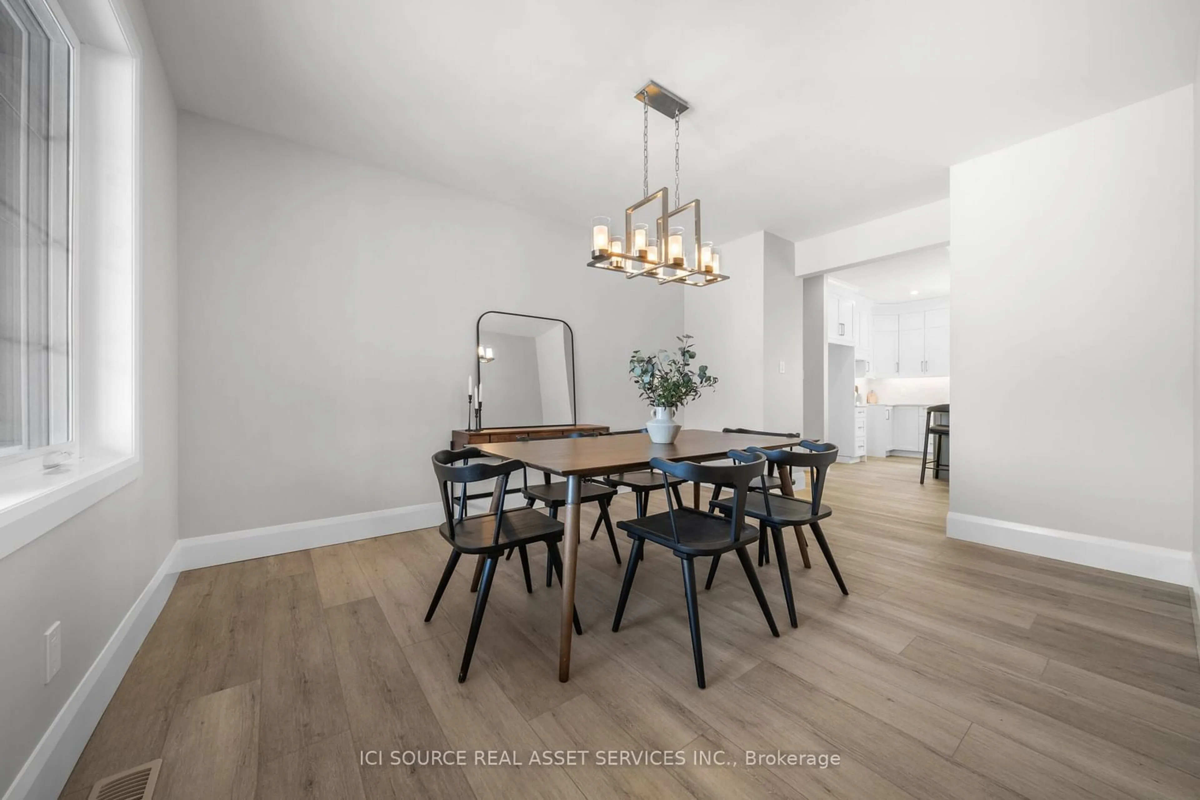 Dining room, wood/laminate floor for 302 McEwen's Mil Dr, Beckwith Ontario K7C 0C4