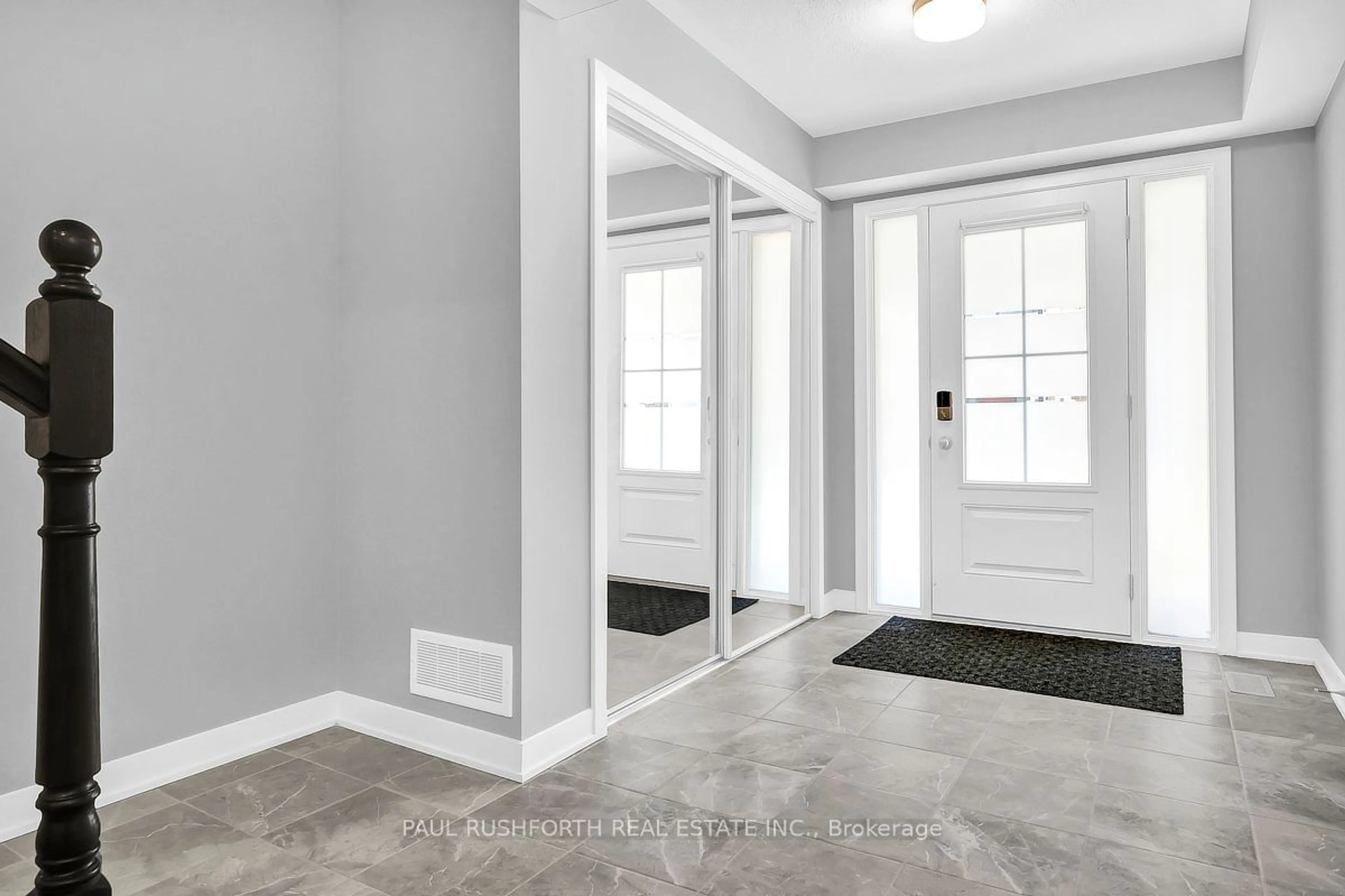 Indoor entryway for 716 Hydrus, Barrhaven Ontario K2J 7B2