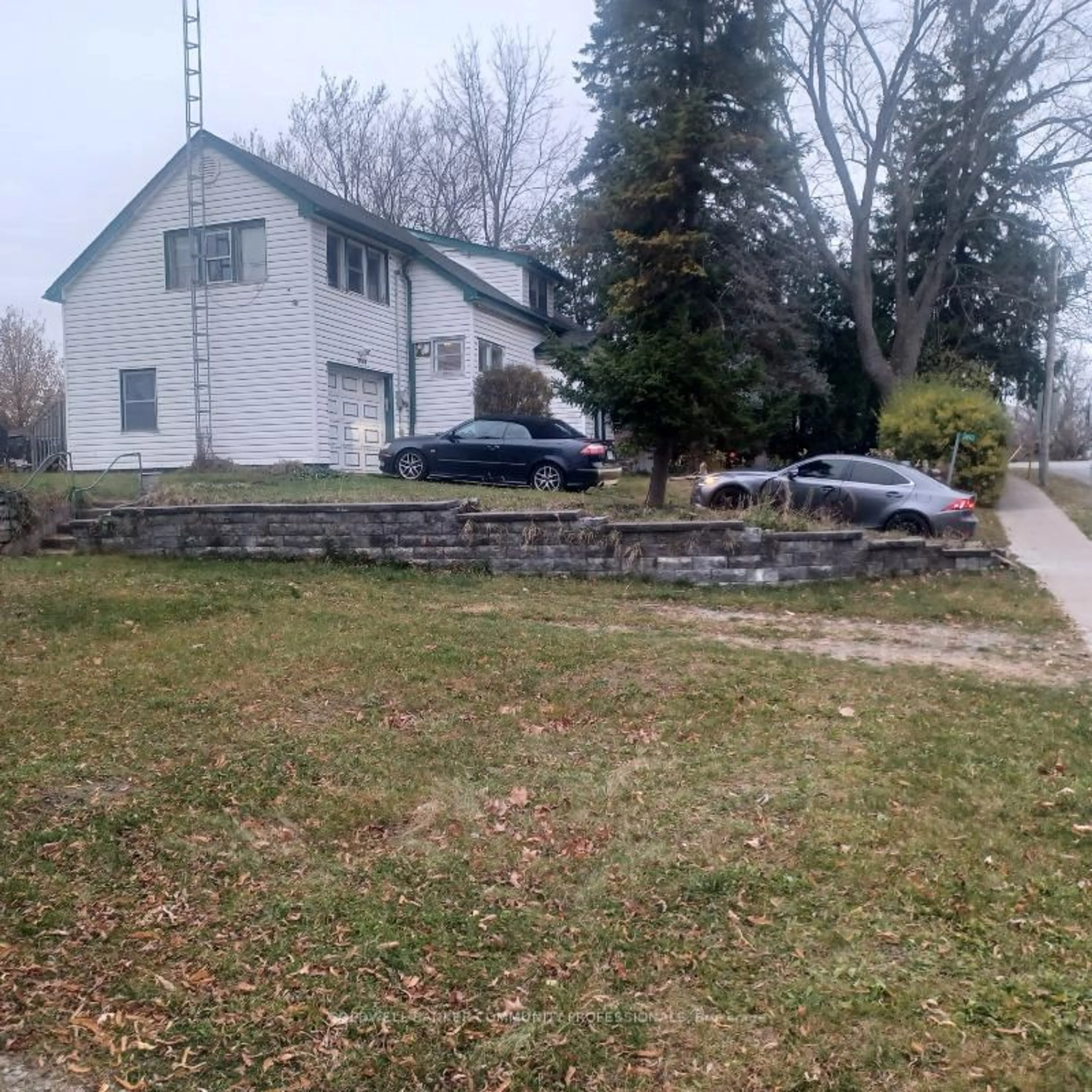 A pic from outside/outdoor area/front of a property/back of a property/a pic from drone, street for 2490 St. Anns Rd, West Lincoln Ontario L0R 1Y0