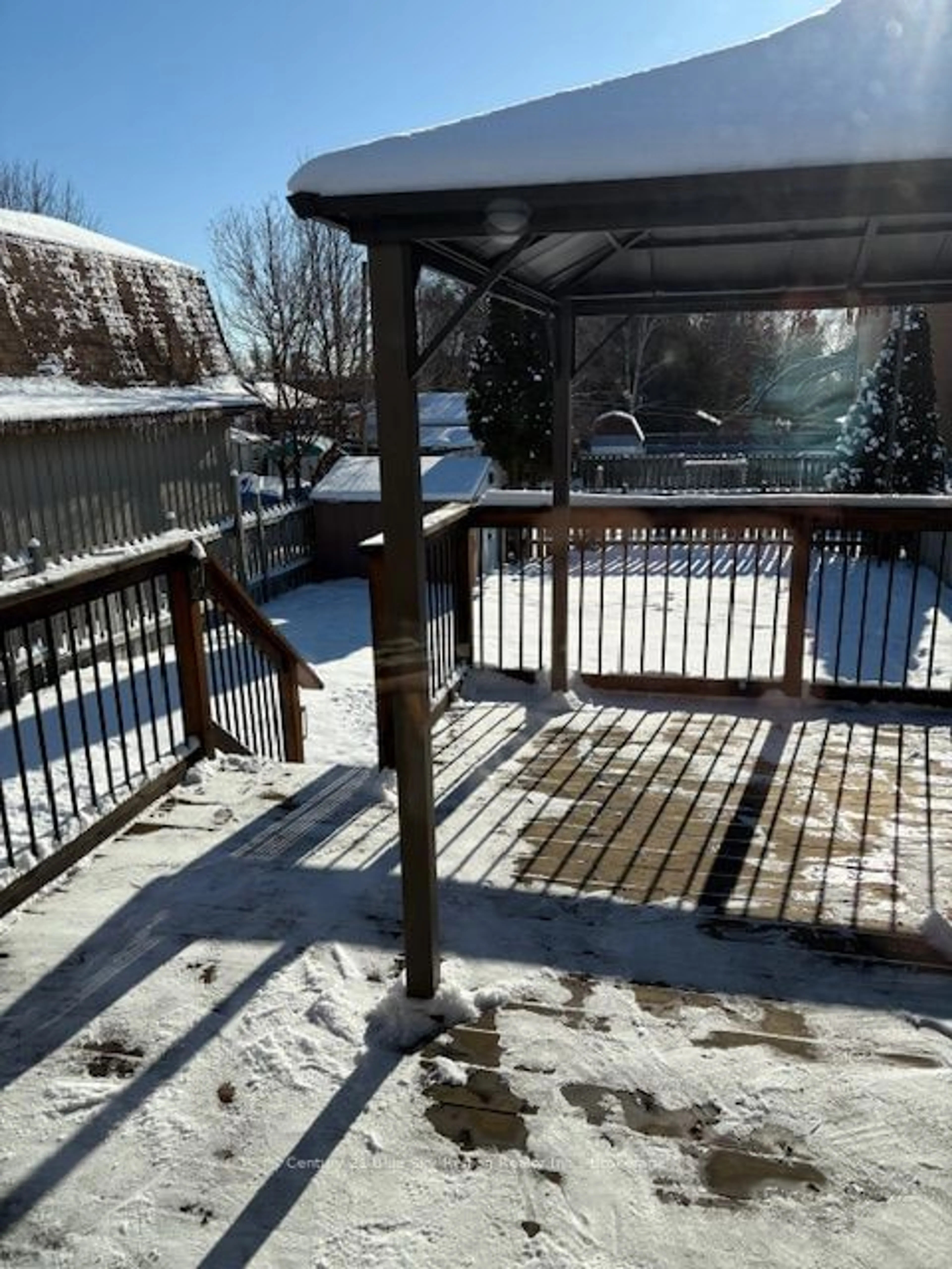 Patio, mountain view for 1647 High St, North Bay Ontario P1B 6T7