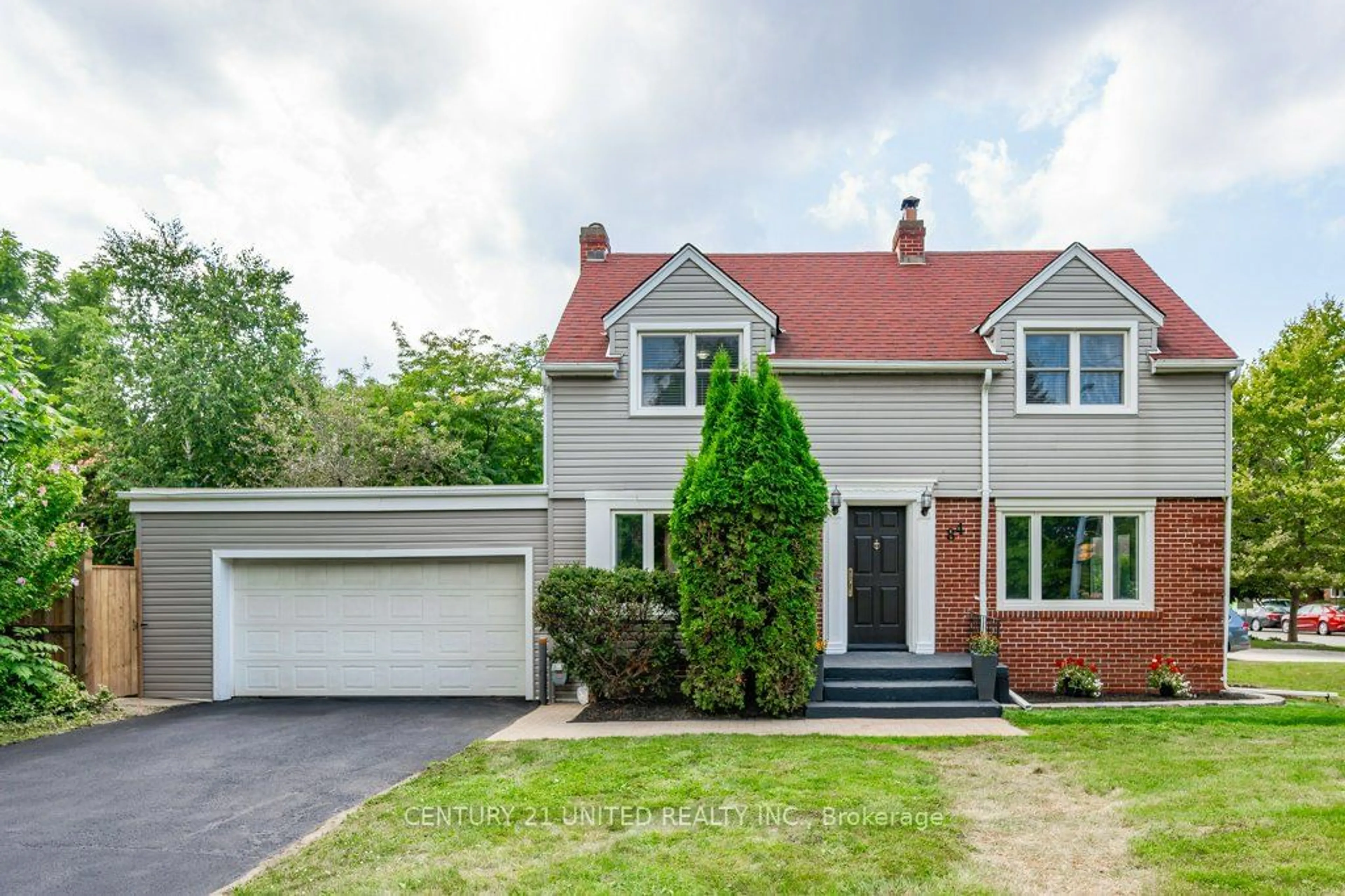 Home with vinyl exterior material, street for 84 Glenridge Ave, St. Catharines Ontario L2R 4X3