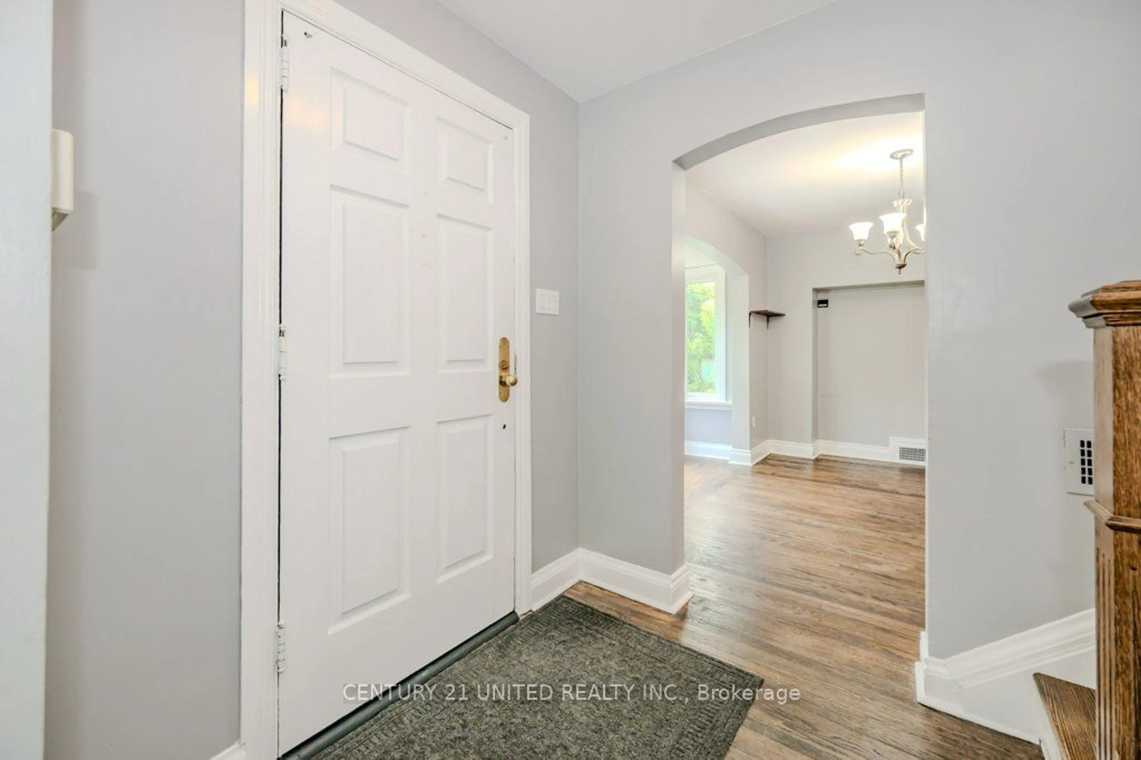 Indoor entryway for 84 Glenridge Ave, St. Catharines Ontario L2R 4X3