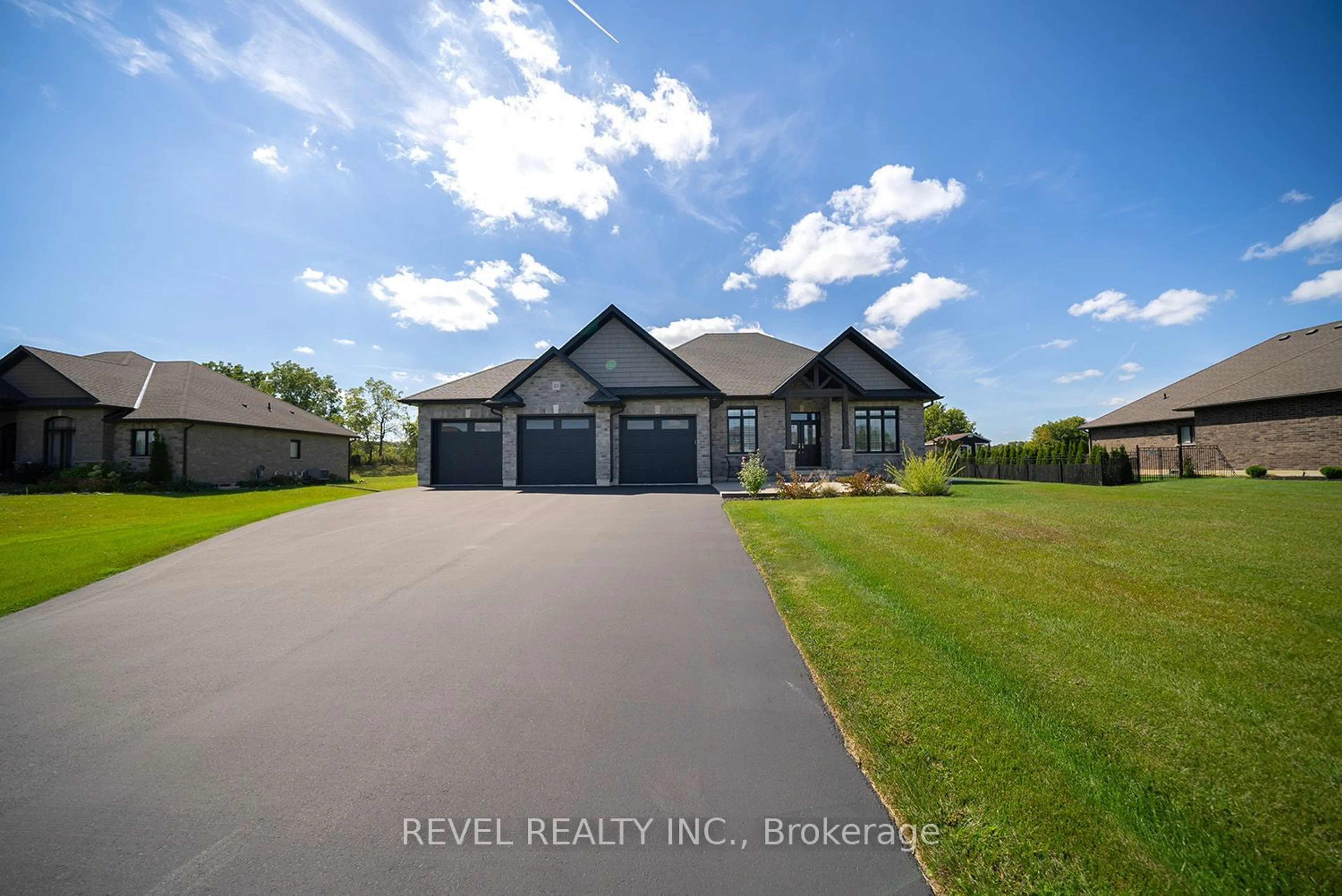 A pic from outside/outdoor area/front of a property/back of a property/a pic from drone, water/lake/river/ocean view for 21 Tedley Blvd, Brantford Ontario N3T 0E3