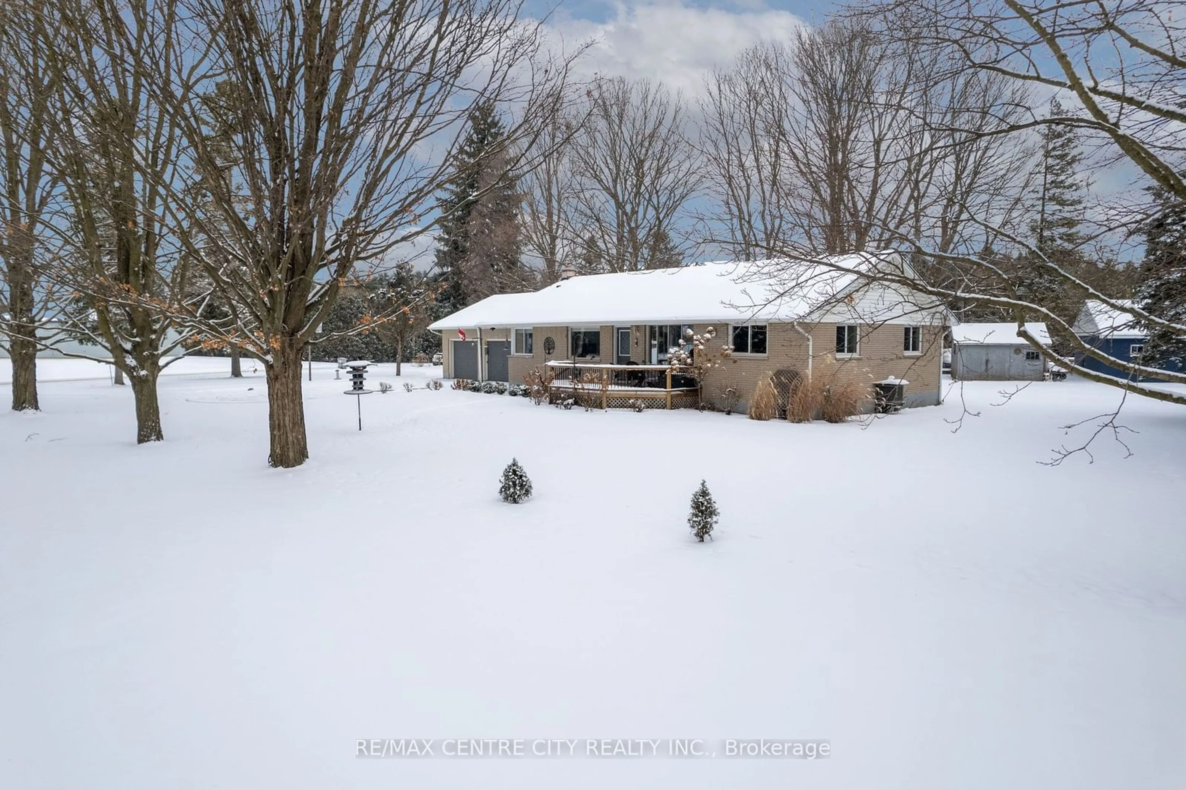 A pic from outside/outdoor area/front of a property/back of a property/a pic from drone, mountain view for 7907 WALKERS Dr, Strathroy-Caradoc Ontario N7G 3H4