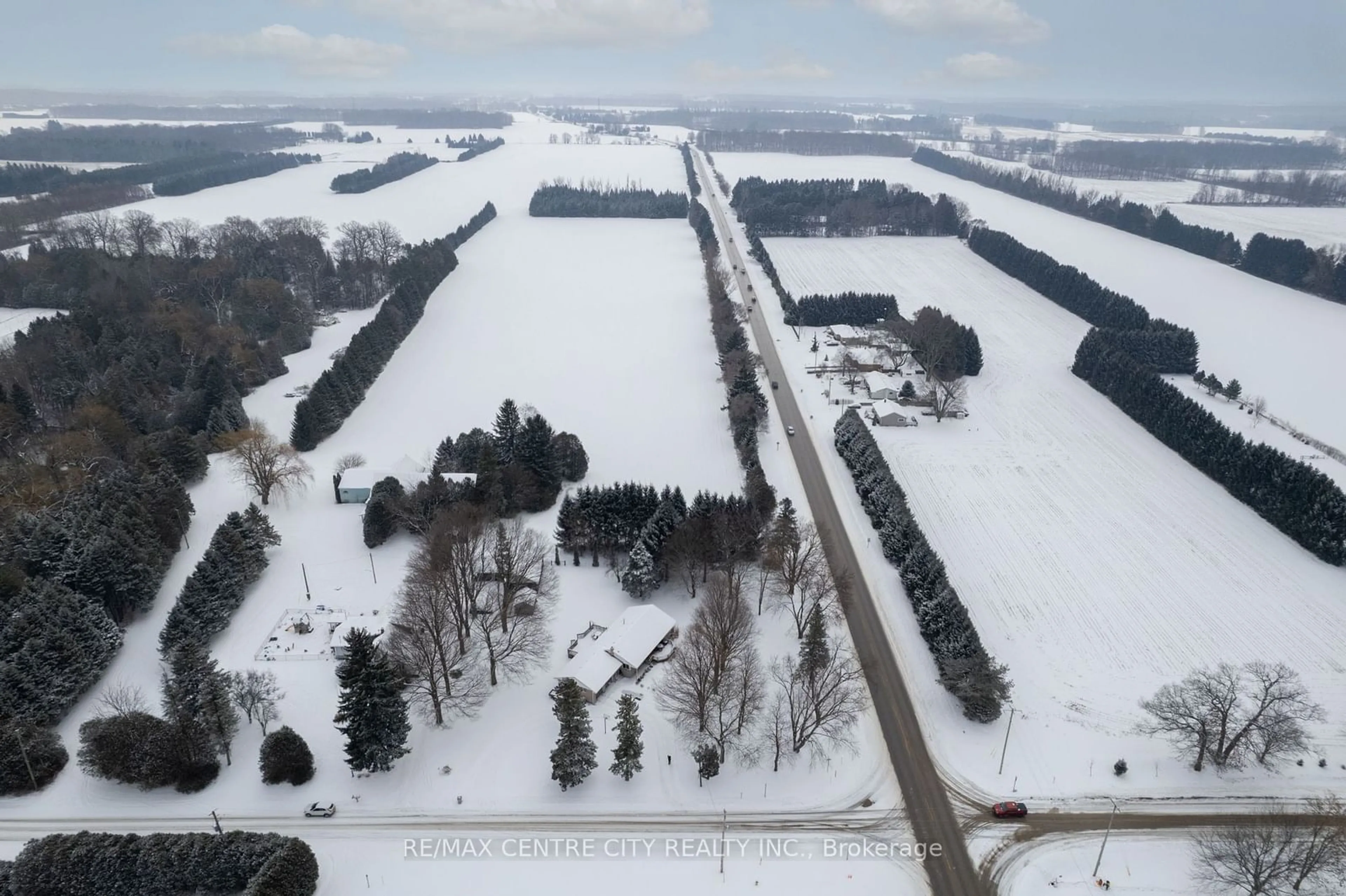 A pic from outside/outdoor area/front of a property/back of a property/a pic from drone, street for 7907 WALKERS Dr, Strathroy-Caradoc Ontario N7G 3H4