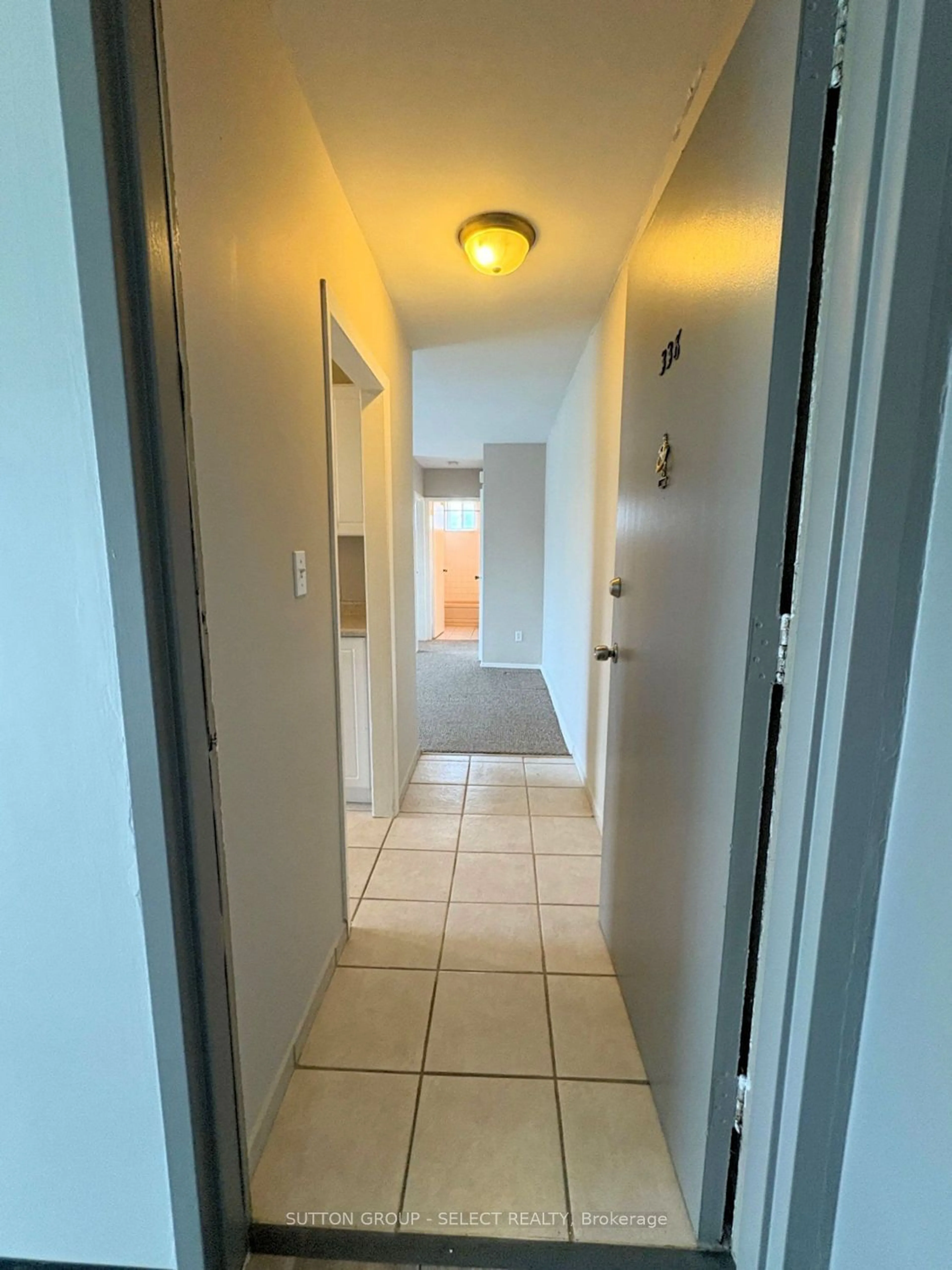 Indoor entryway for 122 Riverview Dr #338, Chatham-Kent Ontario N7M 1A5