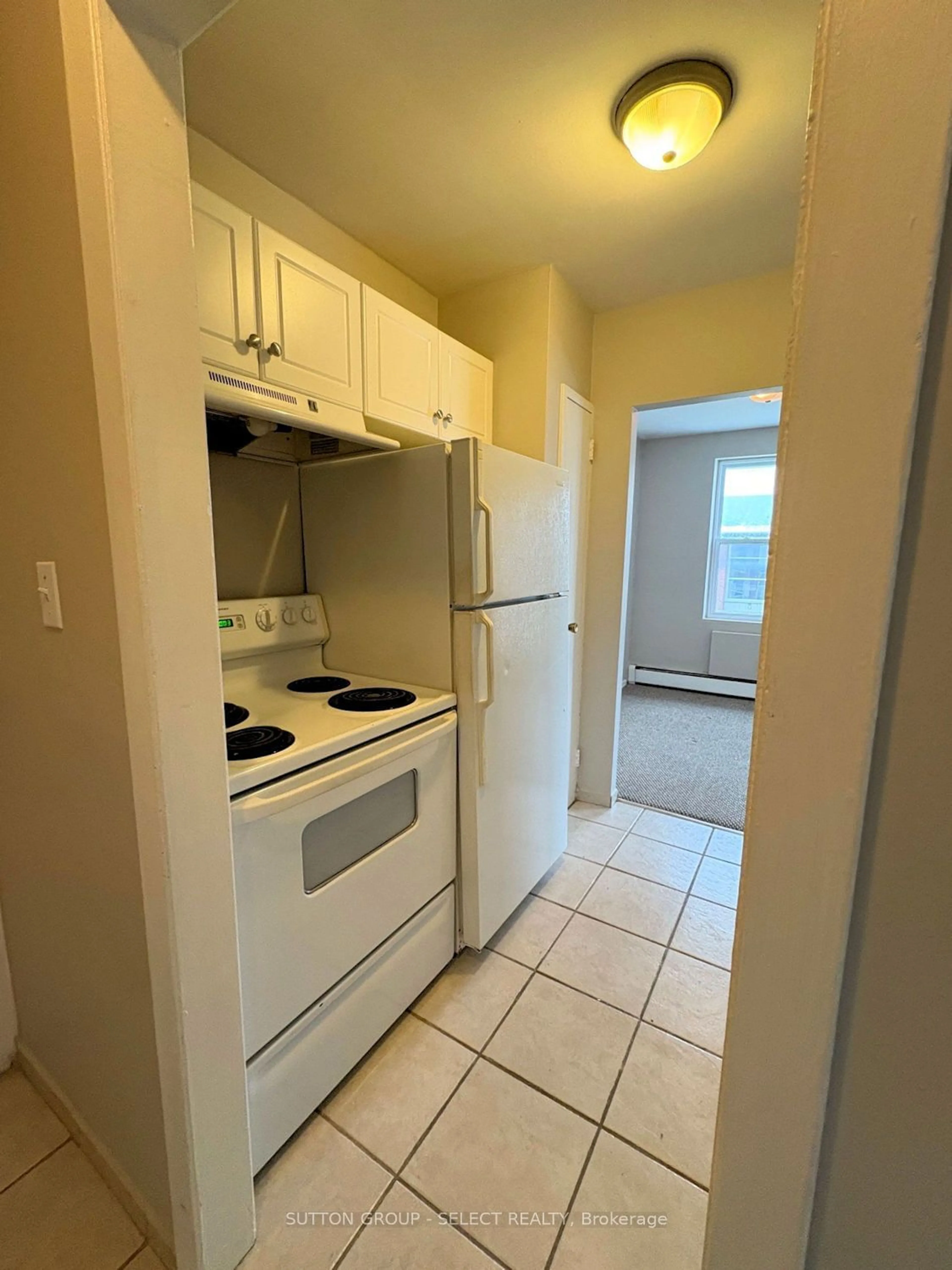 Standard kitchen, unknown for 122 Riverview Dr #338, Chatham-Kent Ontario N7M 1A5