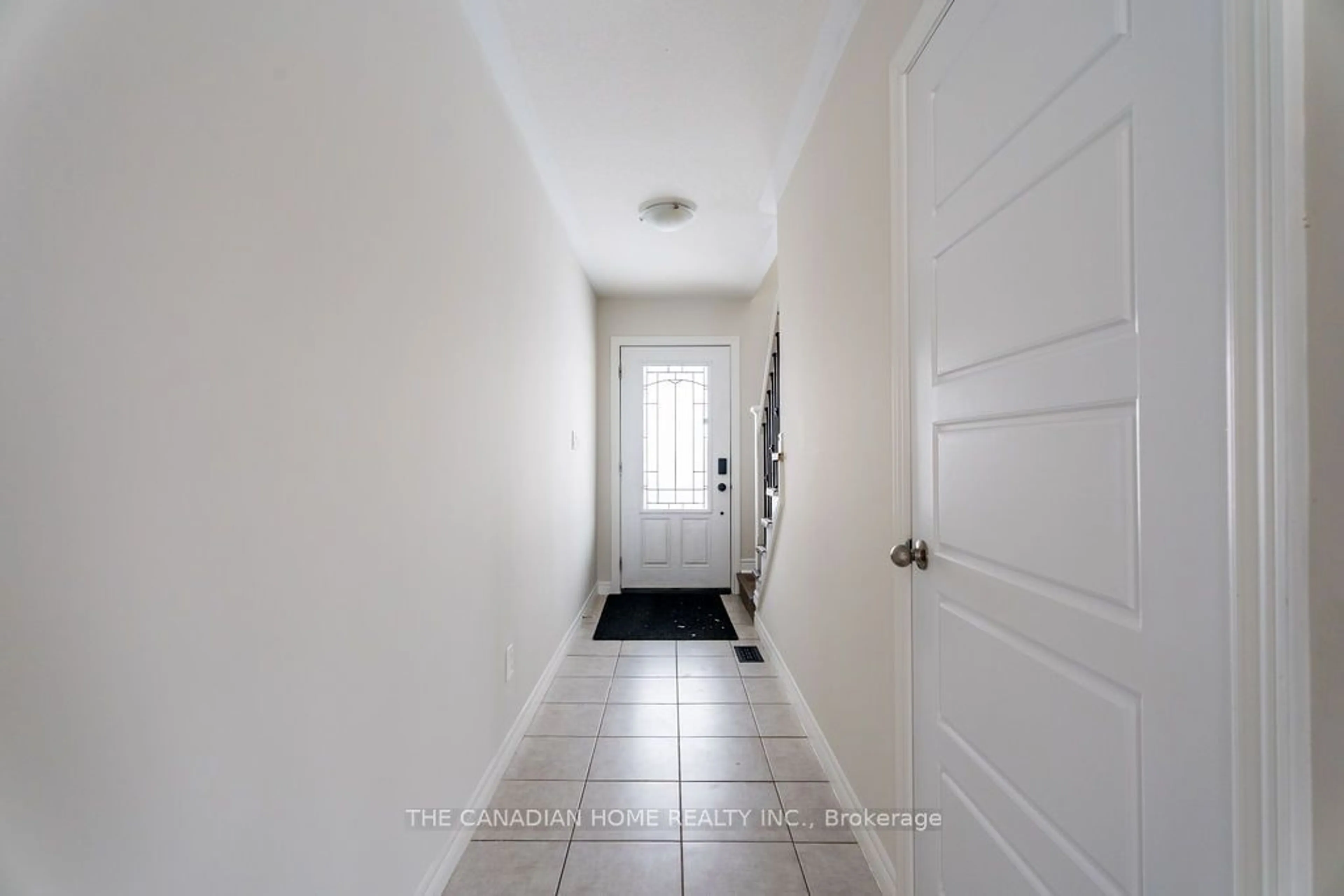 Indoor entryway for 1542 CAEN Ave, Woodstock Ontario N4T 0J9