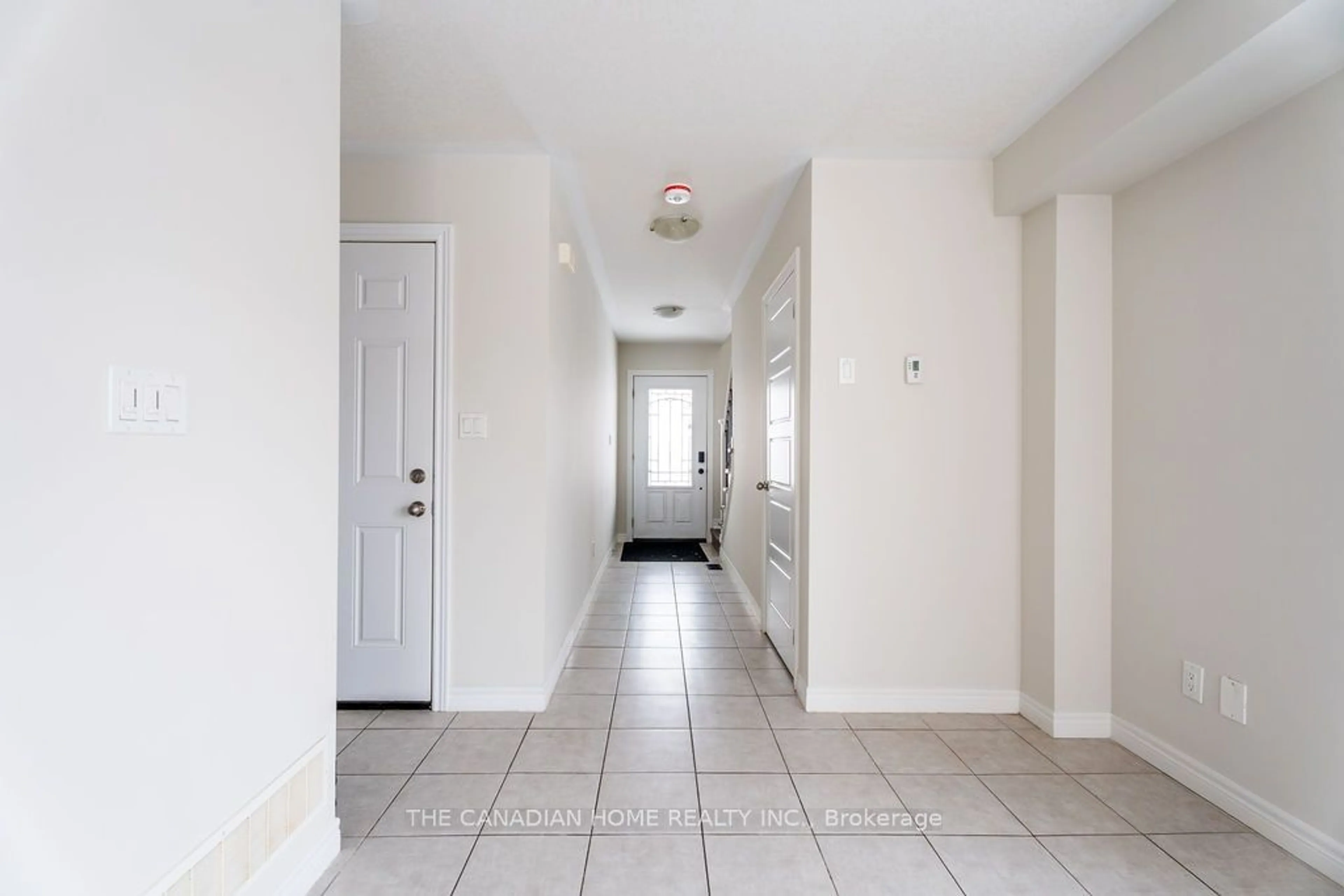 Indoor entryway for 1542 CAEN Ave, Woodstock Ontario N4T 0J9