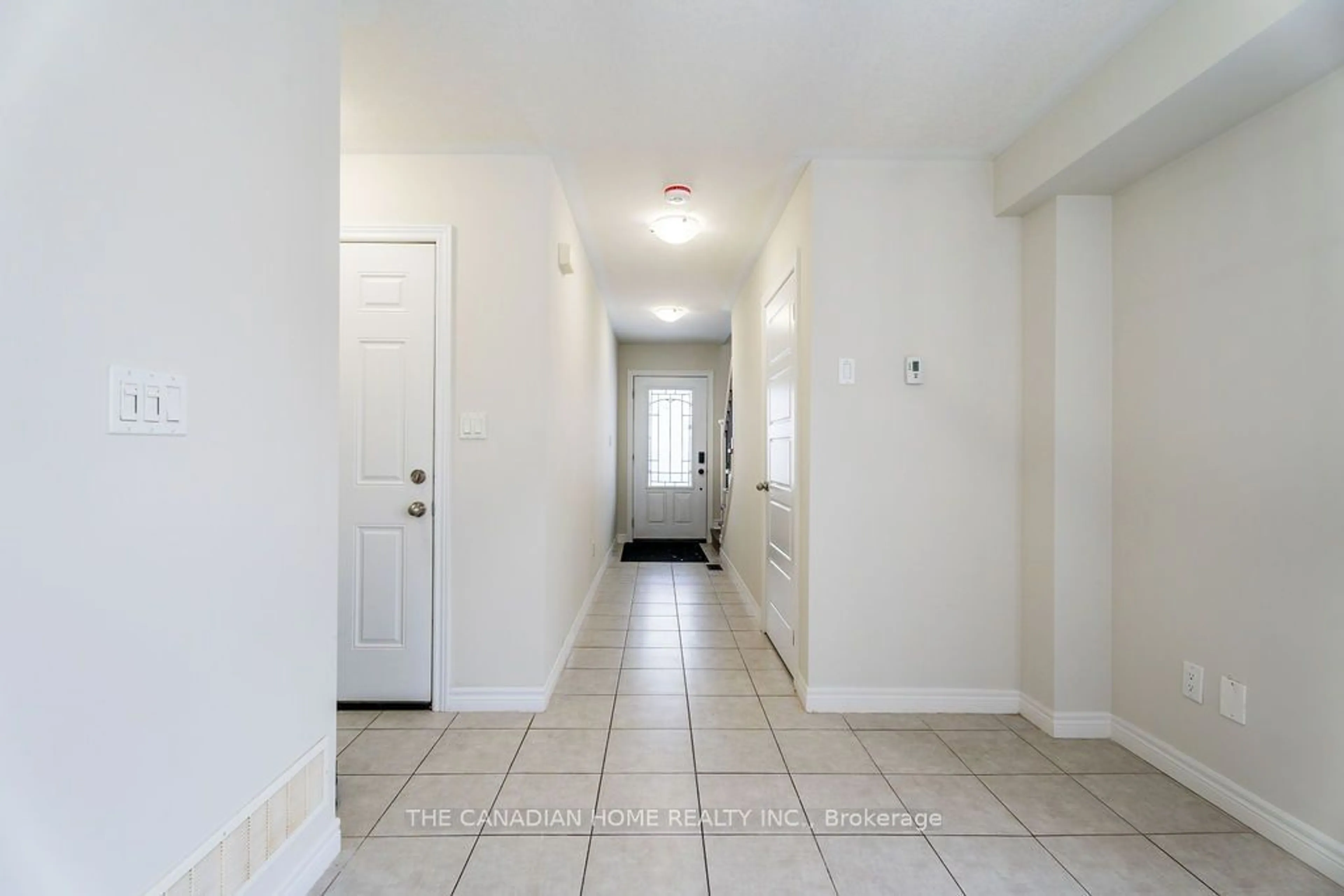 Indoor entryway for 1542 CAEN Ave, Woodstock Ontario N4T 0J9