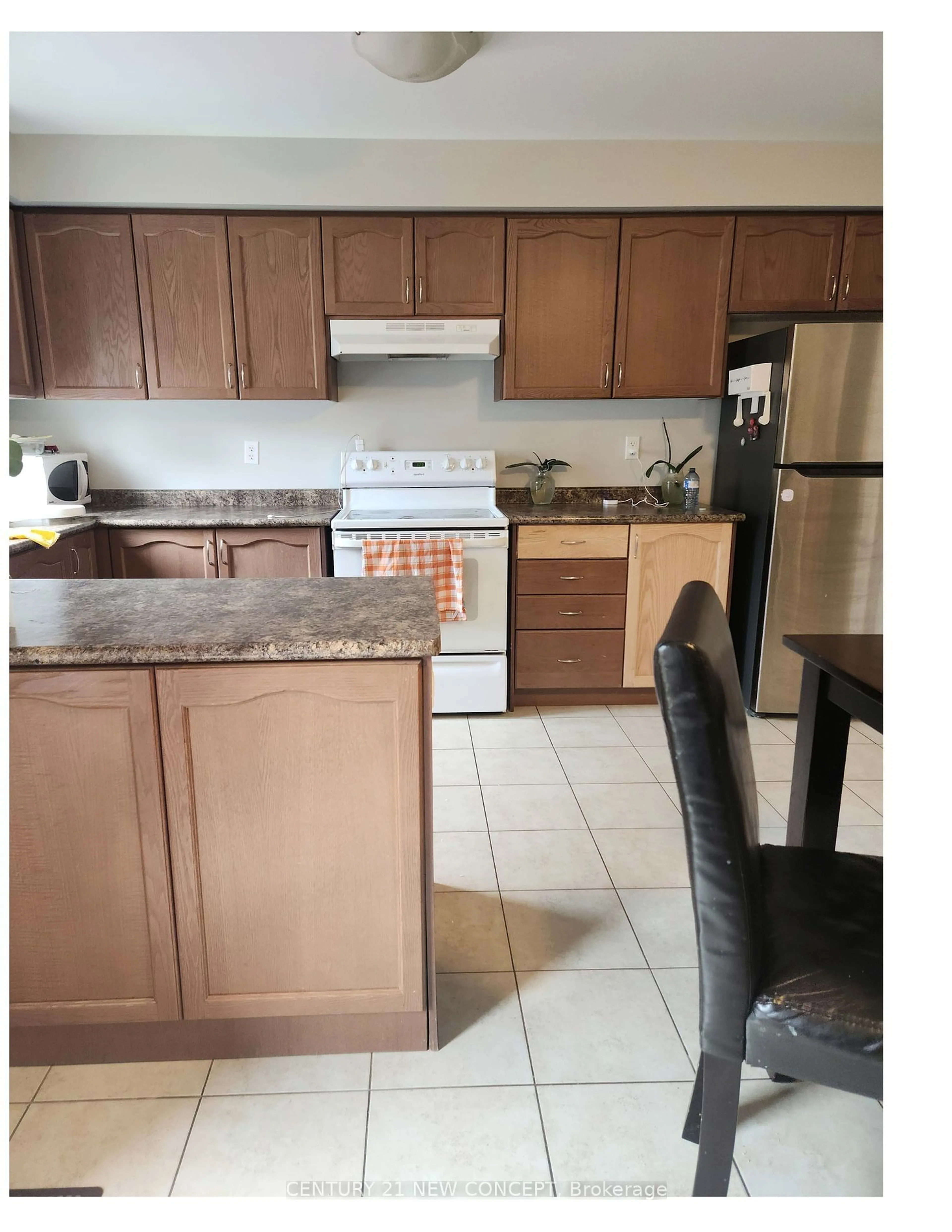 Standard kitchen, ceramic/tile floor for 48 Humphrey St, Hamilton Ontario L0R 2H1