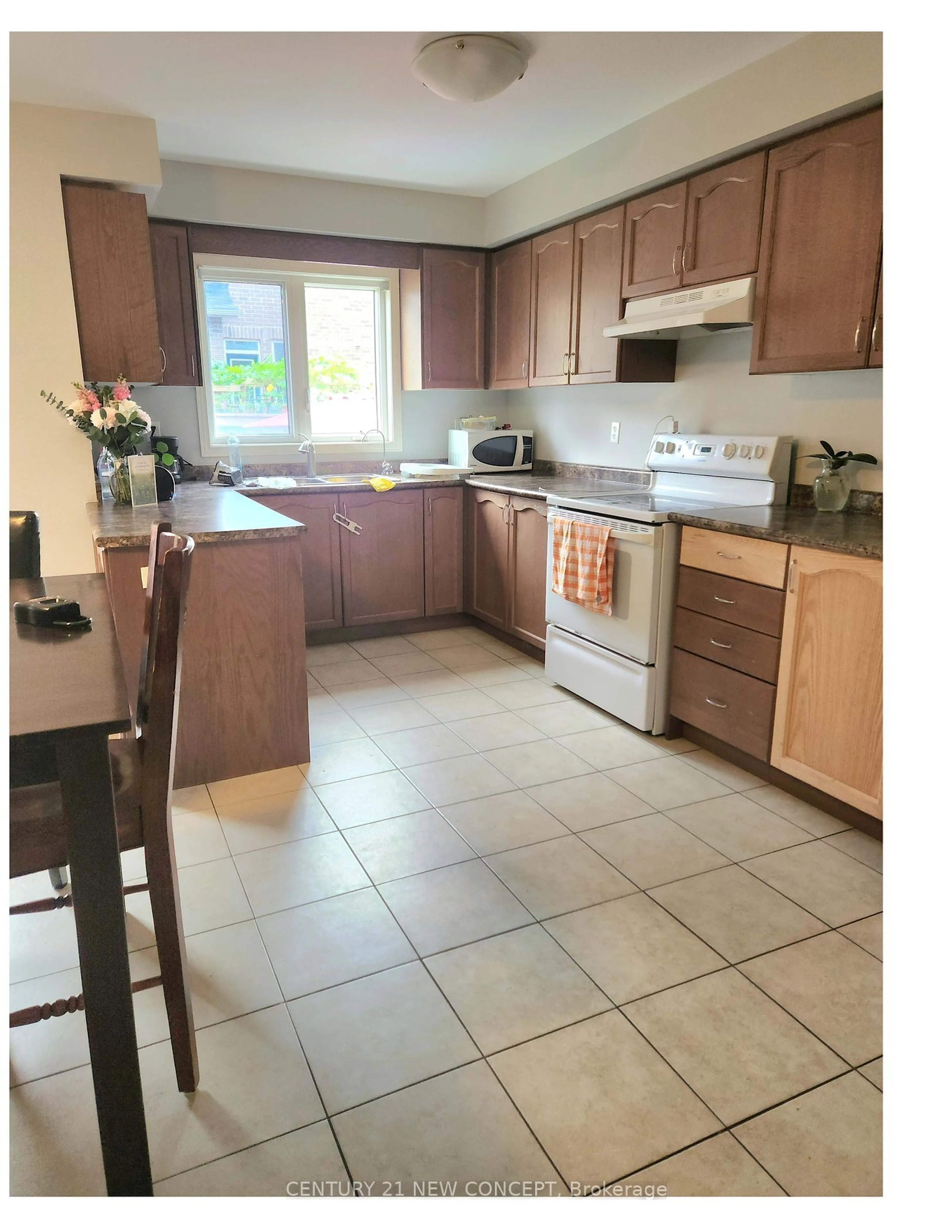 Standard kitchen, ceramic/tile floor for 48 Humphrey St, Hamilton Ontario L0R 2H1