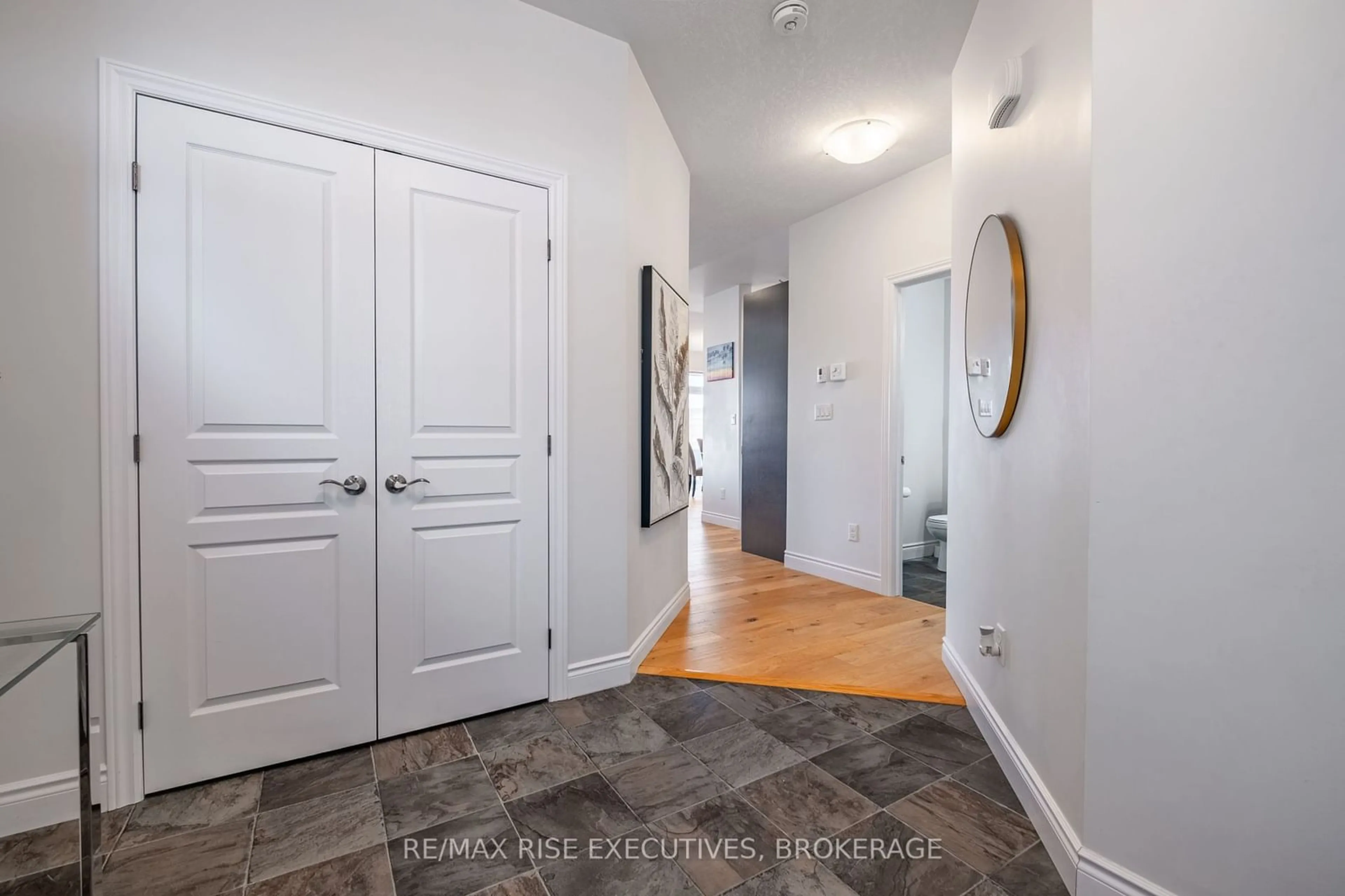 Indoor entryway for 260 Holden St, Kingston Ontario K7P 0L1