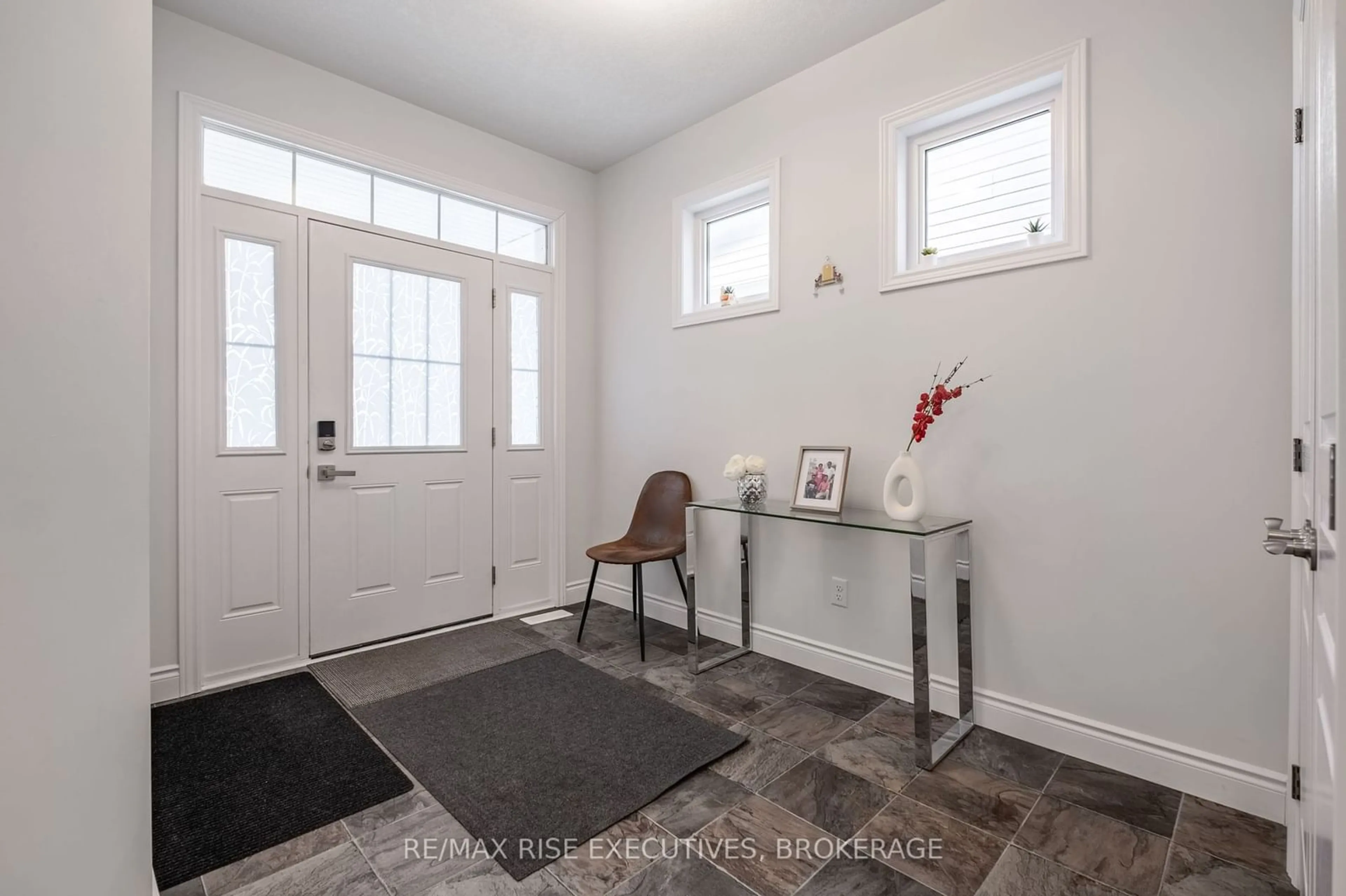 Indoor entryway for 260 Holden St, Kingston Ontario K7P 0L1