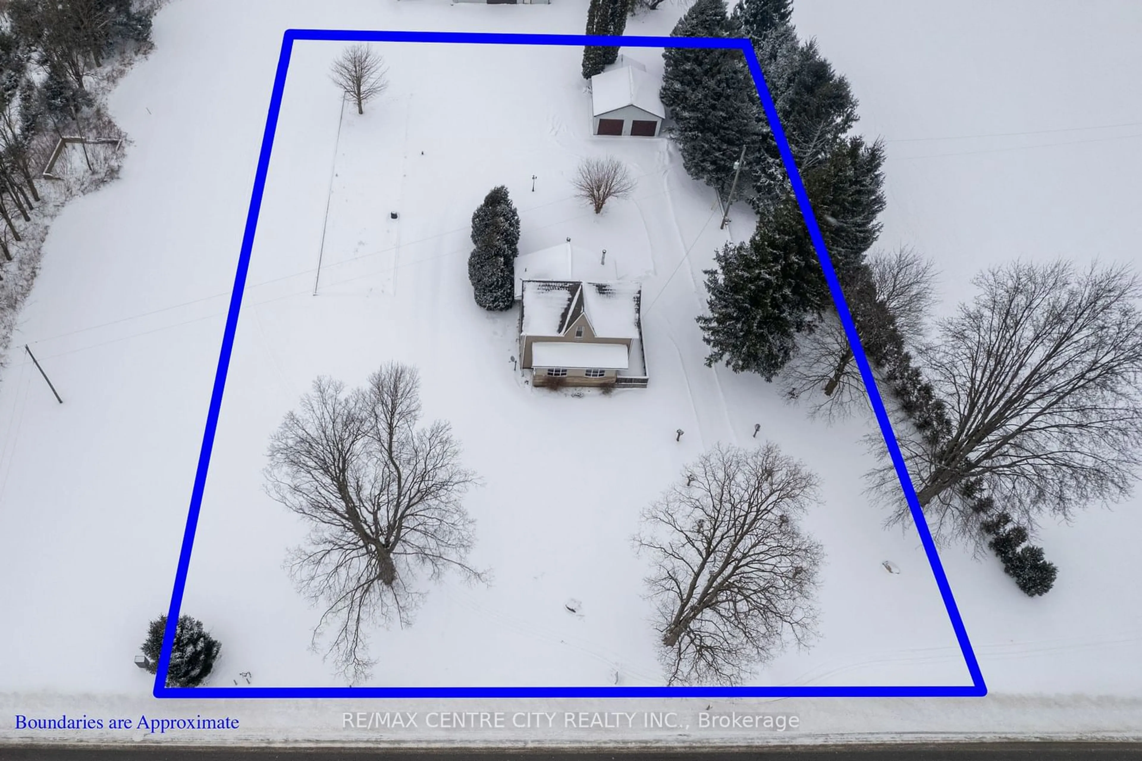 A pic from outside/outdoor area/front of a property/back of a property/a pic from drone, building for 6924 Calvert Dr, Strathroy-Caradoc Ontario N7G 3H5