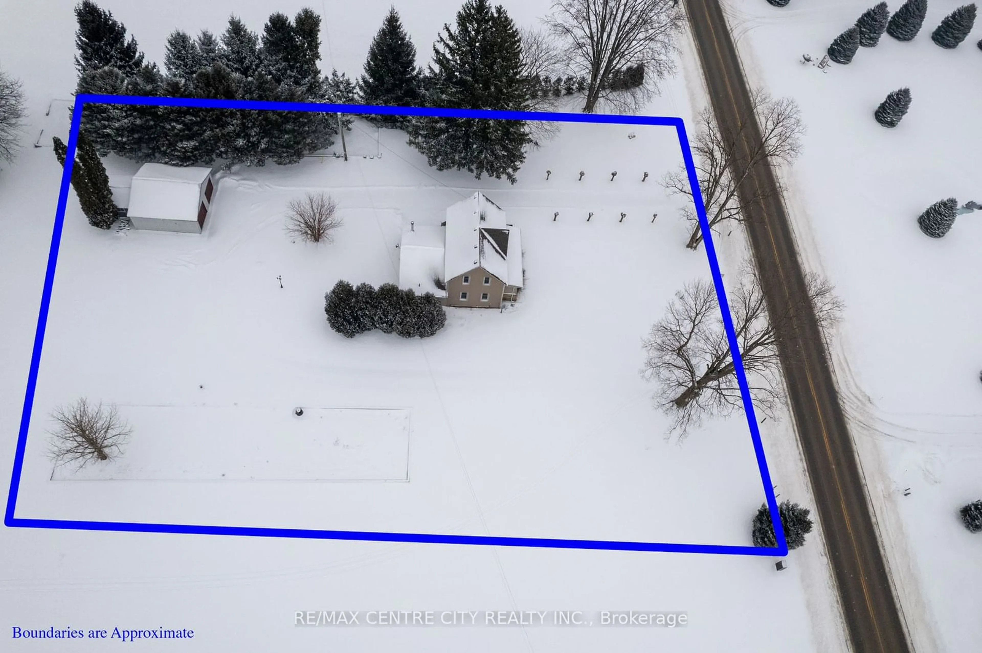 A pic from outside/outdoor area/front of a property/back of a property/a pic from drone, street for 6924 Calvert Dr, Strathroy-Caradoc Ontario N7G 3H5