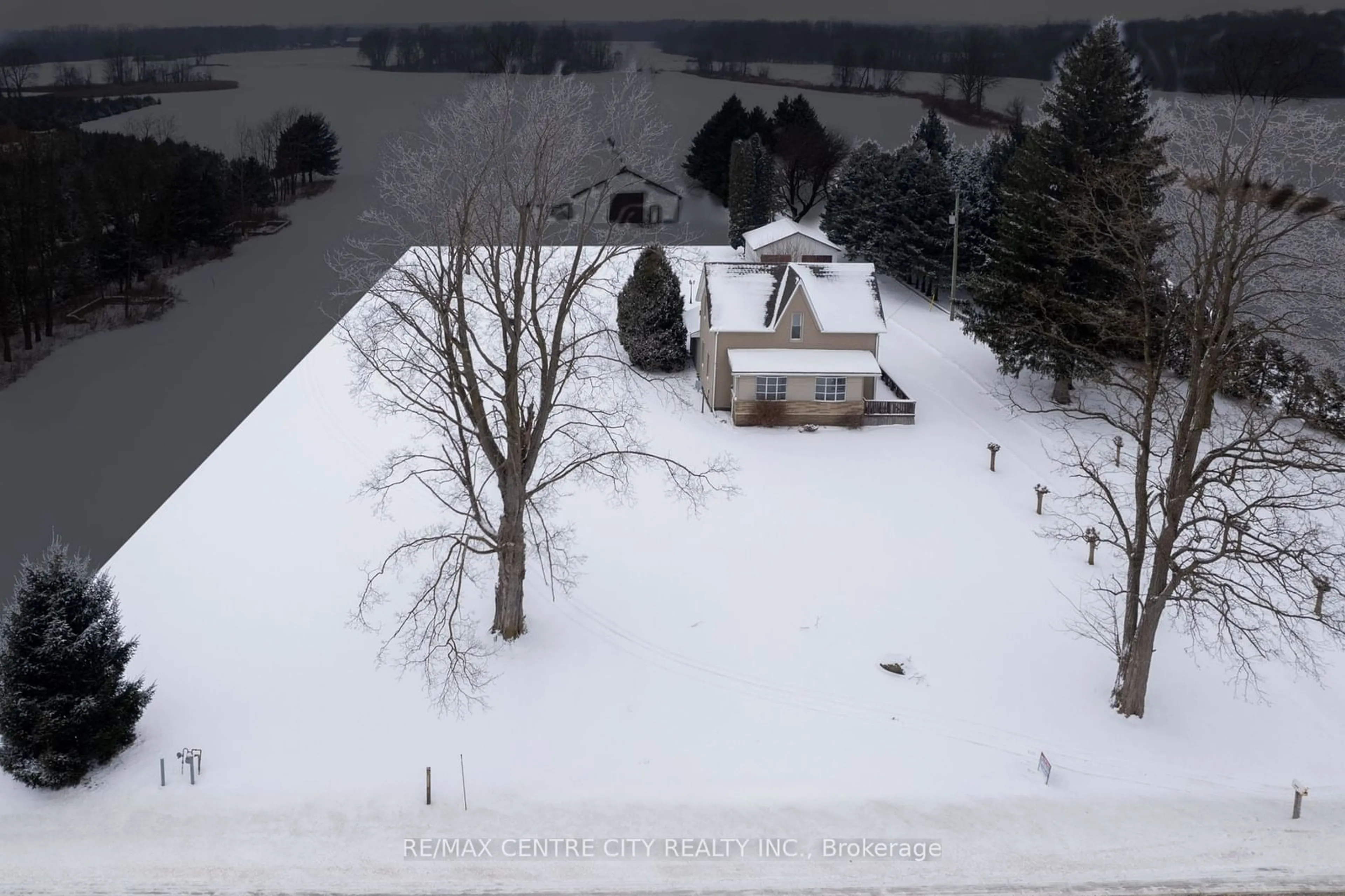 A pic from outside/outdoor area/front of a property/back of a property/a pic from drone, water/lake/river/ocean view for 6924 Calvert Dr, Strathroy-Caradoc Ontario N7G 3H5