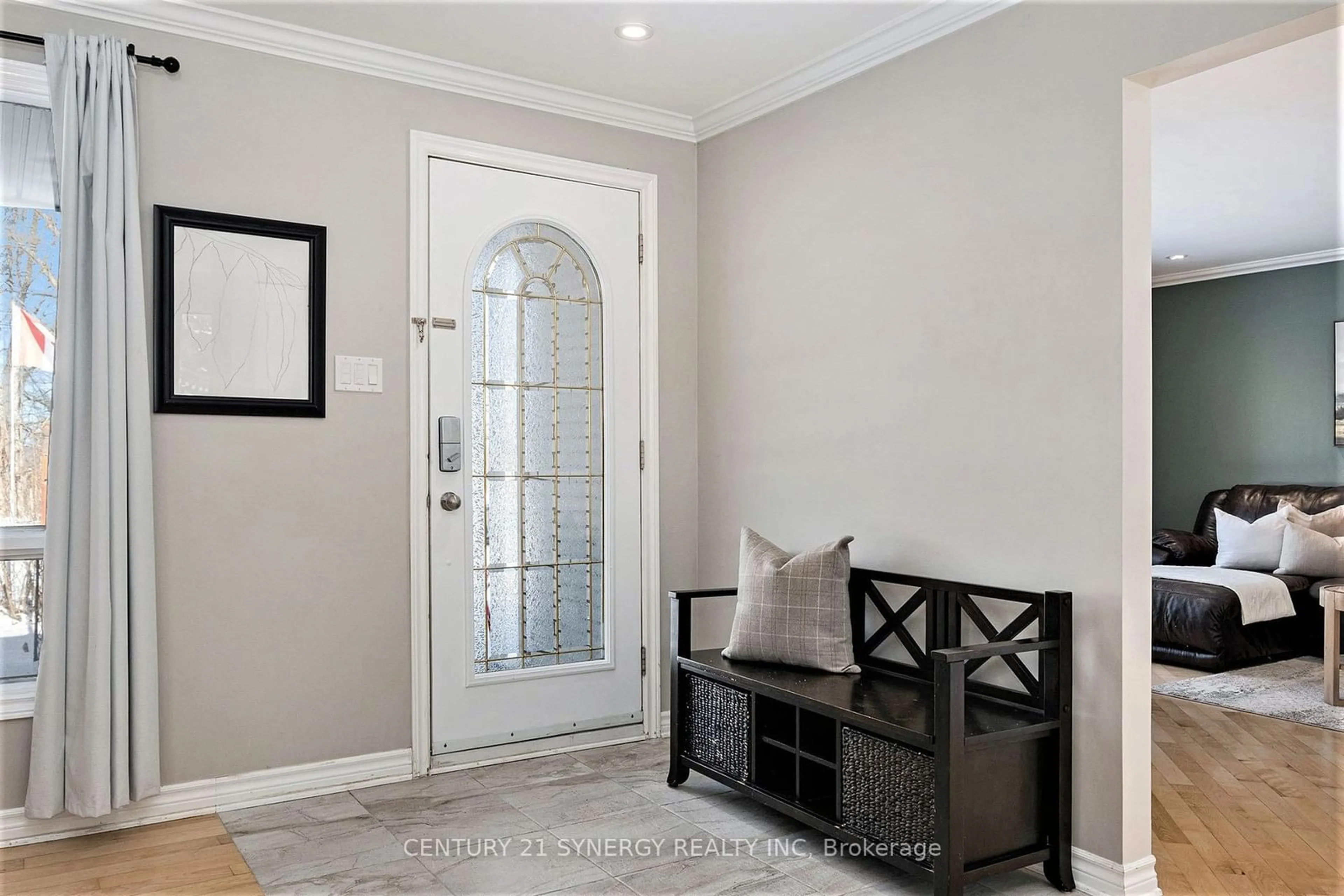 Indoor entryway for 3300 Old Montreal Rd, Orleans - Cumberland and Area Ontario K4C 1H9