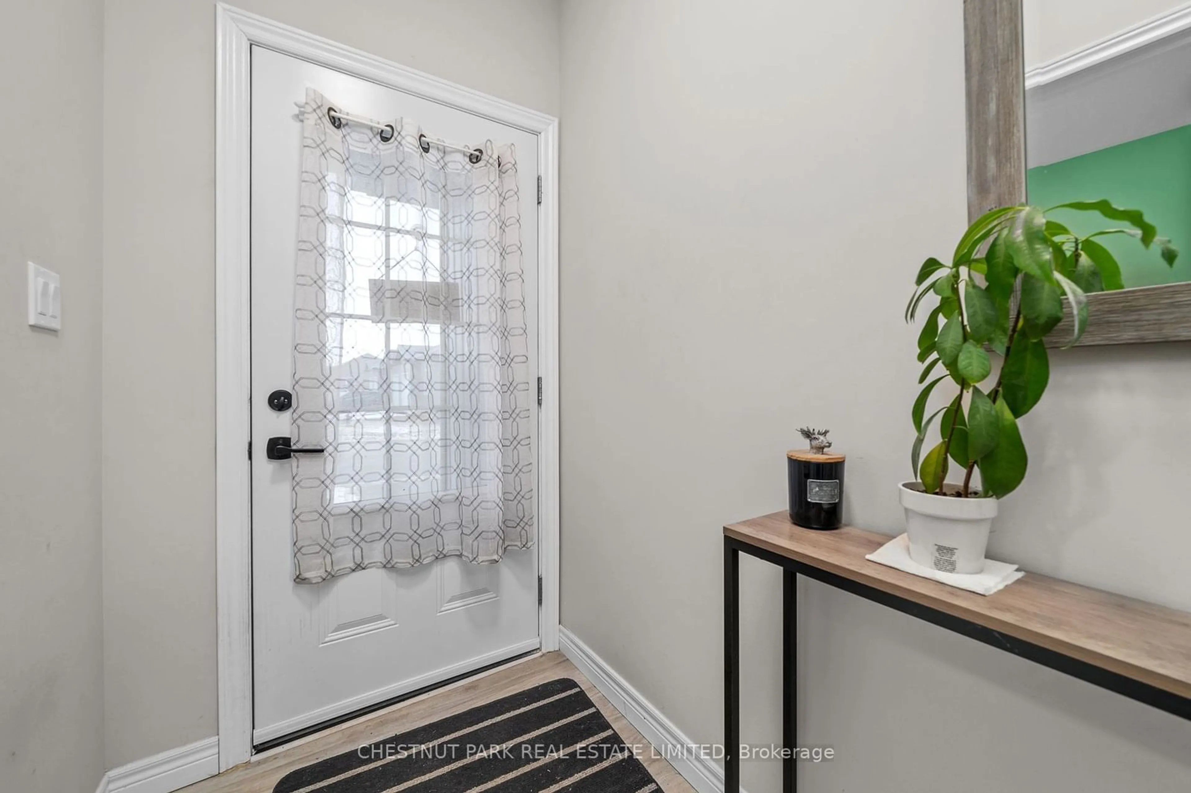 Indoor entryway for 27 Dayton Crt, Prince Edward County Ontario K0K 2T0