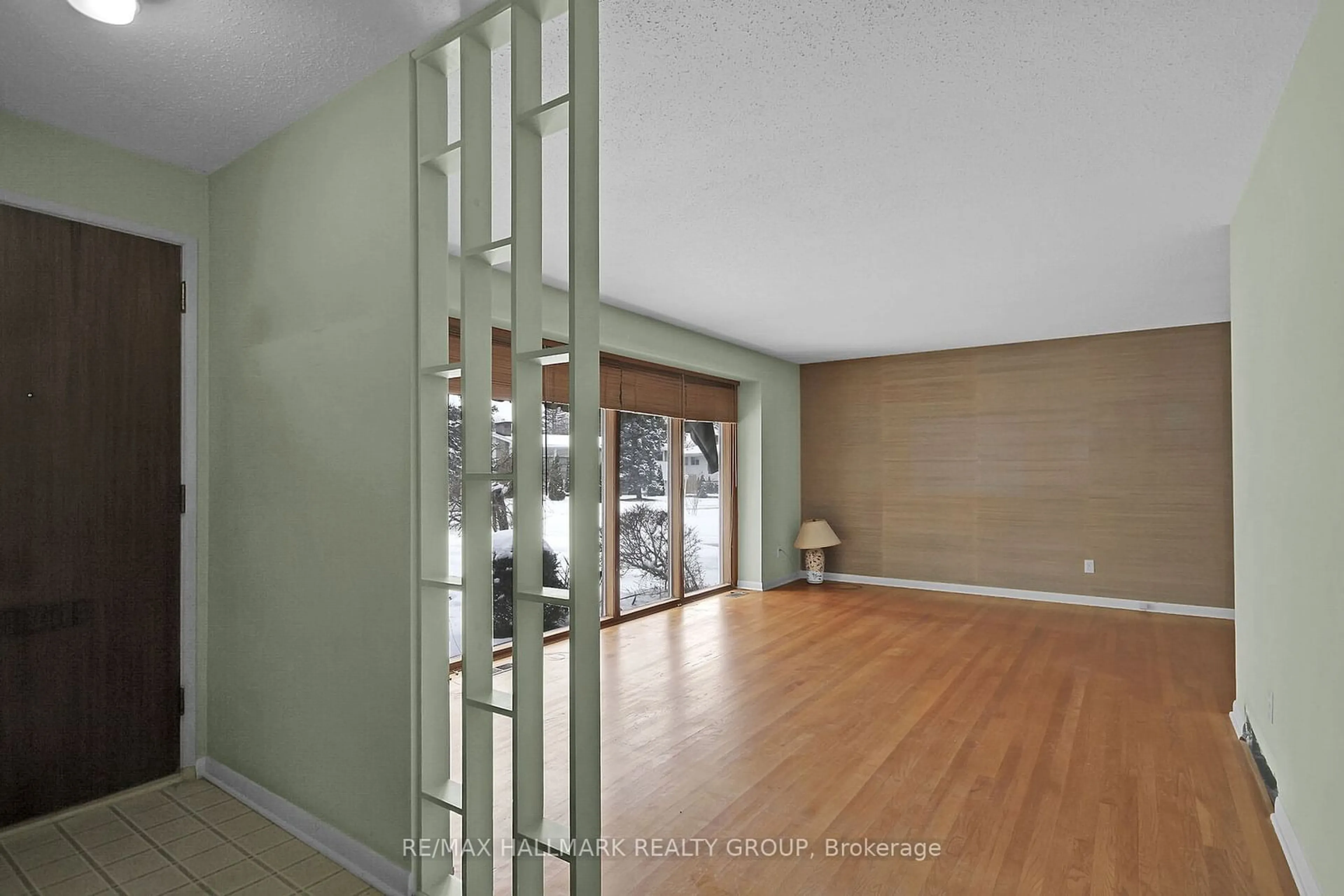 Indoor entryway for 7 Dickson St, Qualicum - Bruce Farm - Greenbelt and Area Ontario K2H 7H6