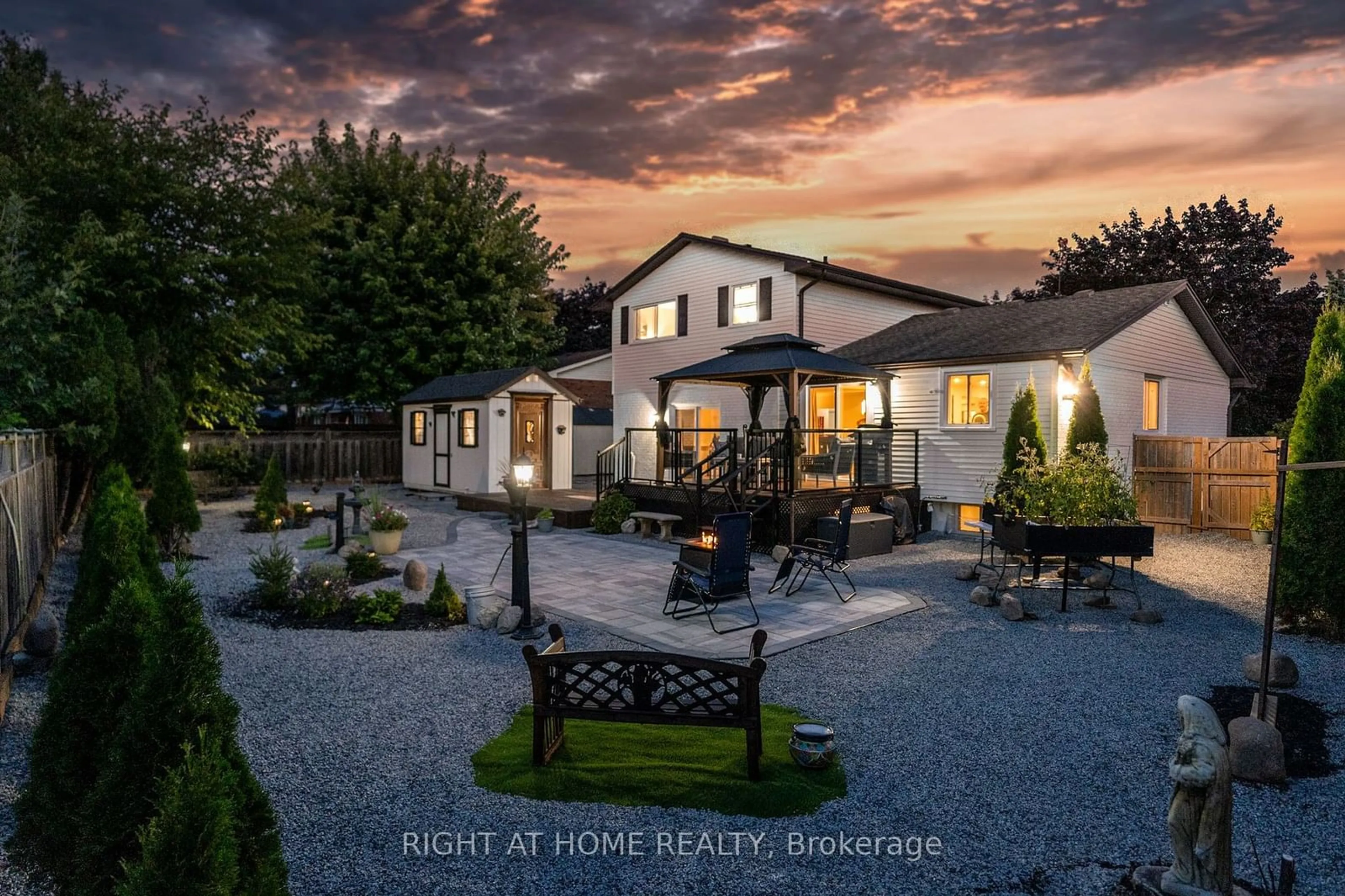 A pic from outside/outdoor area/front of a property/back of a property/a pic from drone, street for 5 Lower Canada Dr, Niagara-on-the-Lake Ontario L0S 1J0