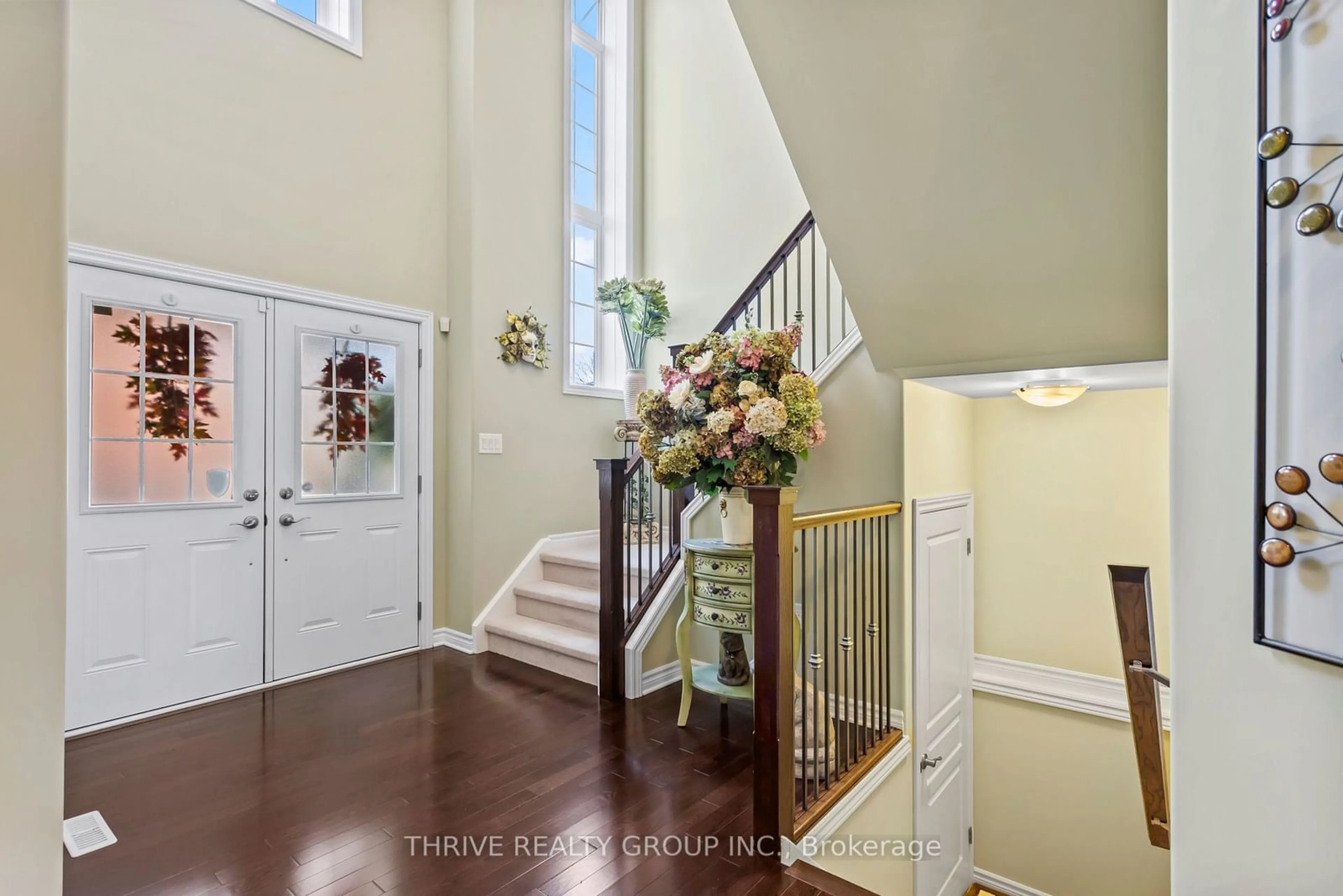 Indoor entryway for 877 Teakwood Lane, London Ontario N6H 0E5