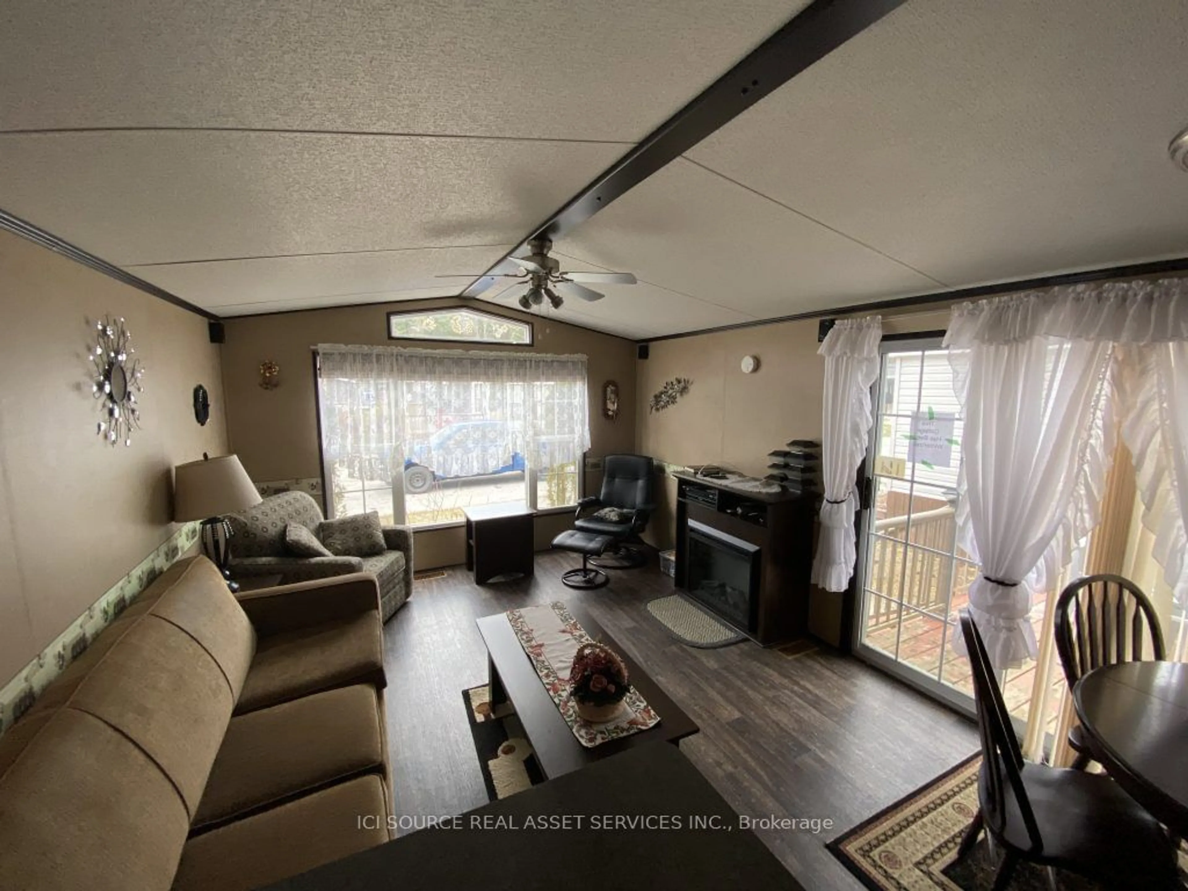 Living room with furniture, wood/laminate floor for 1082 Shamrock Marina Rd #70, Gravenhurst Ontario P0E 1N0