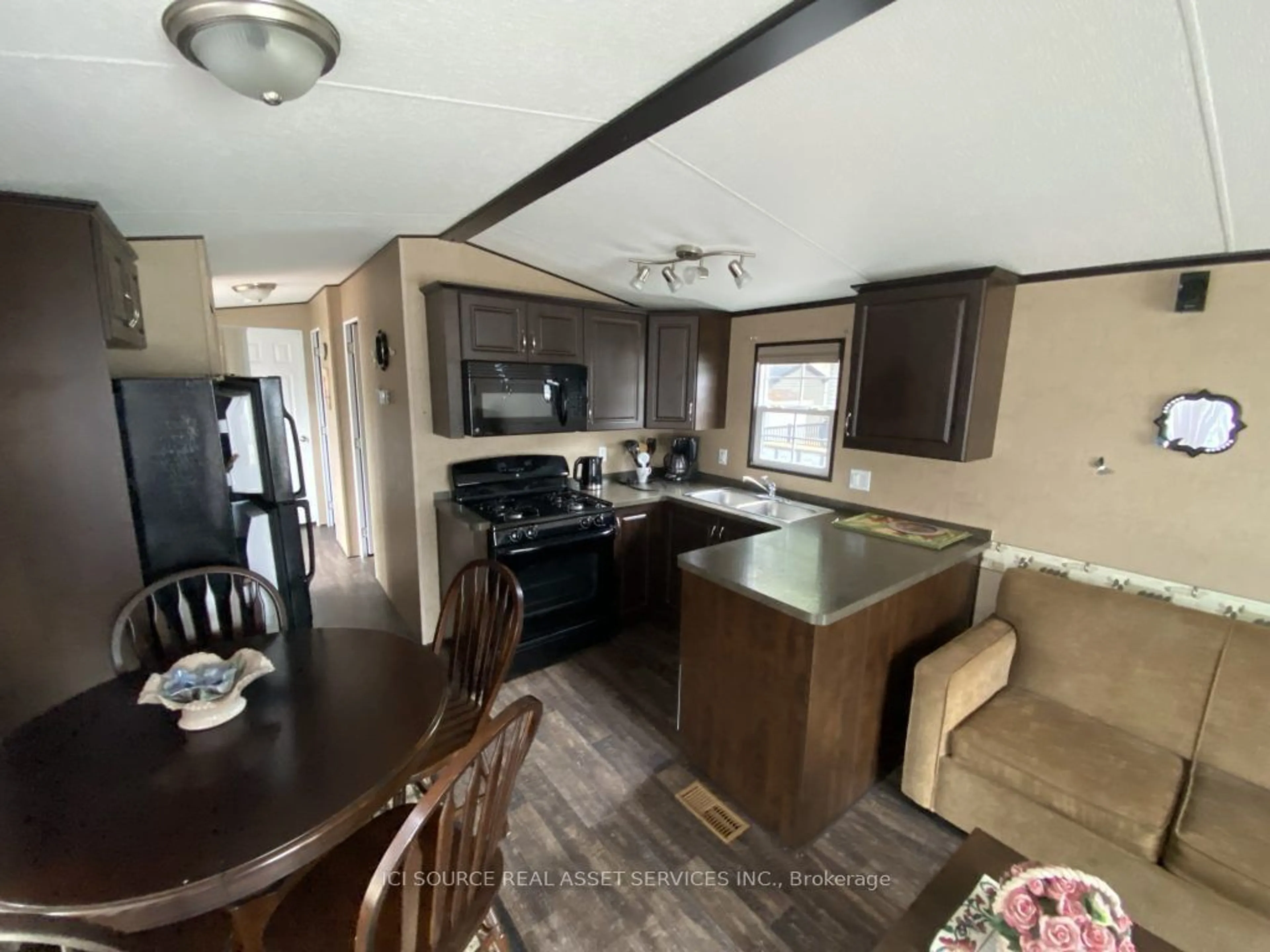 Open concept kitchen, unknown for 1082 Shamrock Marina Rd #70, Gravenhurst Ontario P0E 1N0