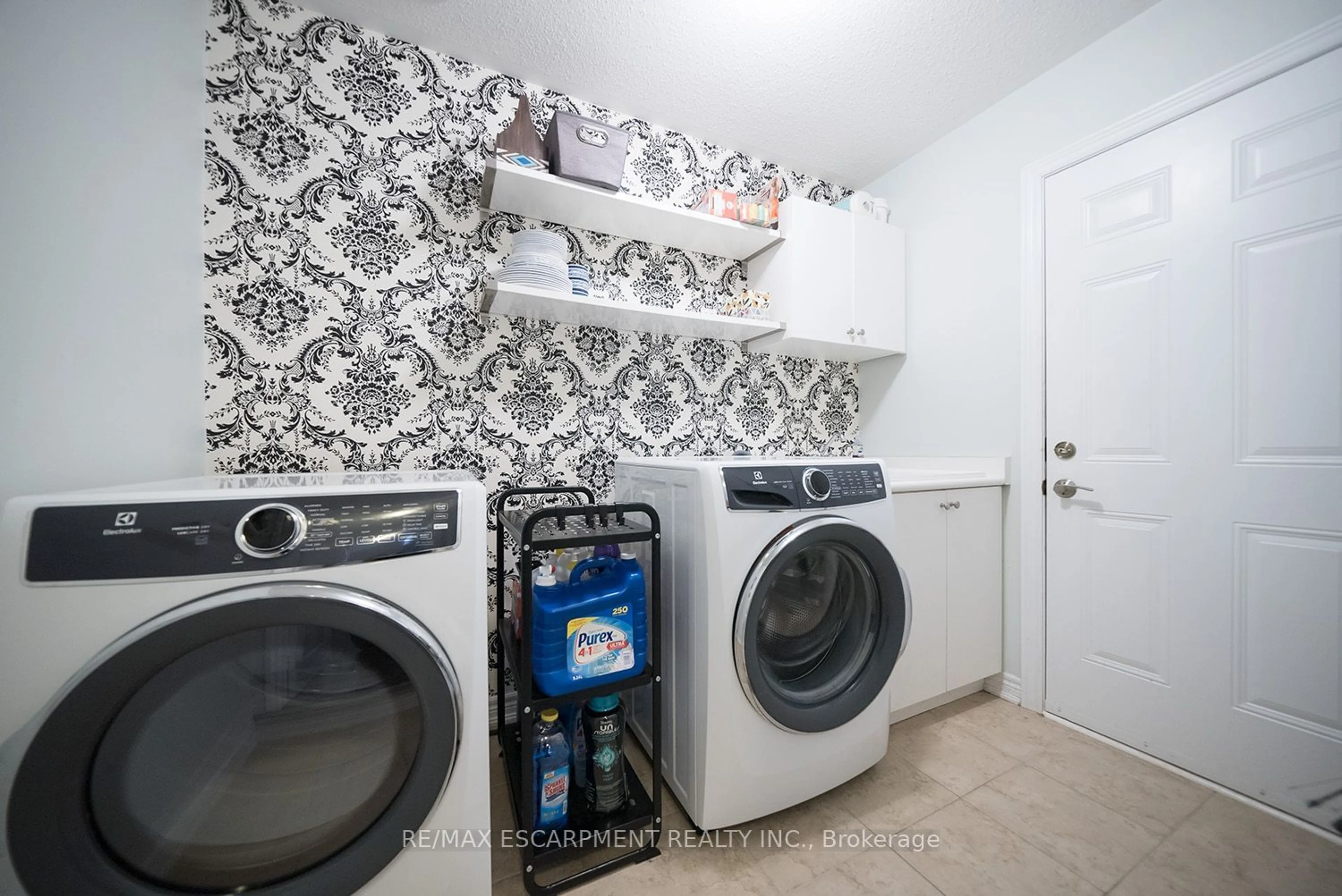 Laundry room for 19 Humphrey St, Hamilton Ontario L0R 2H7