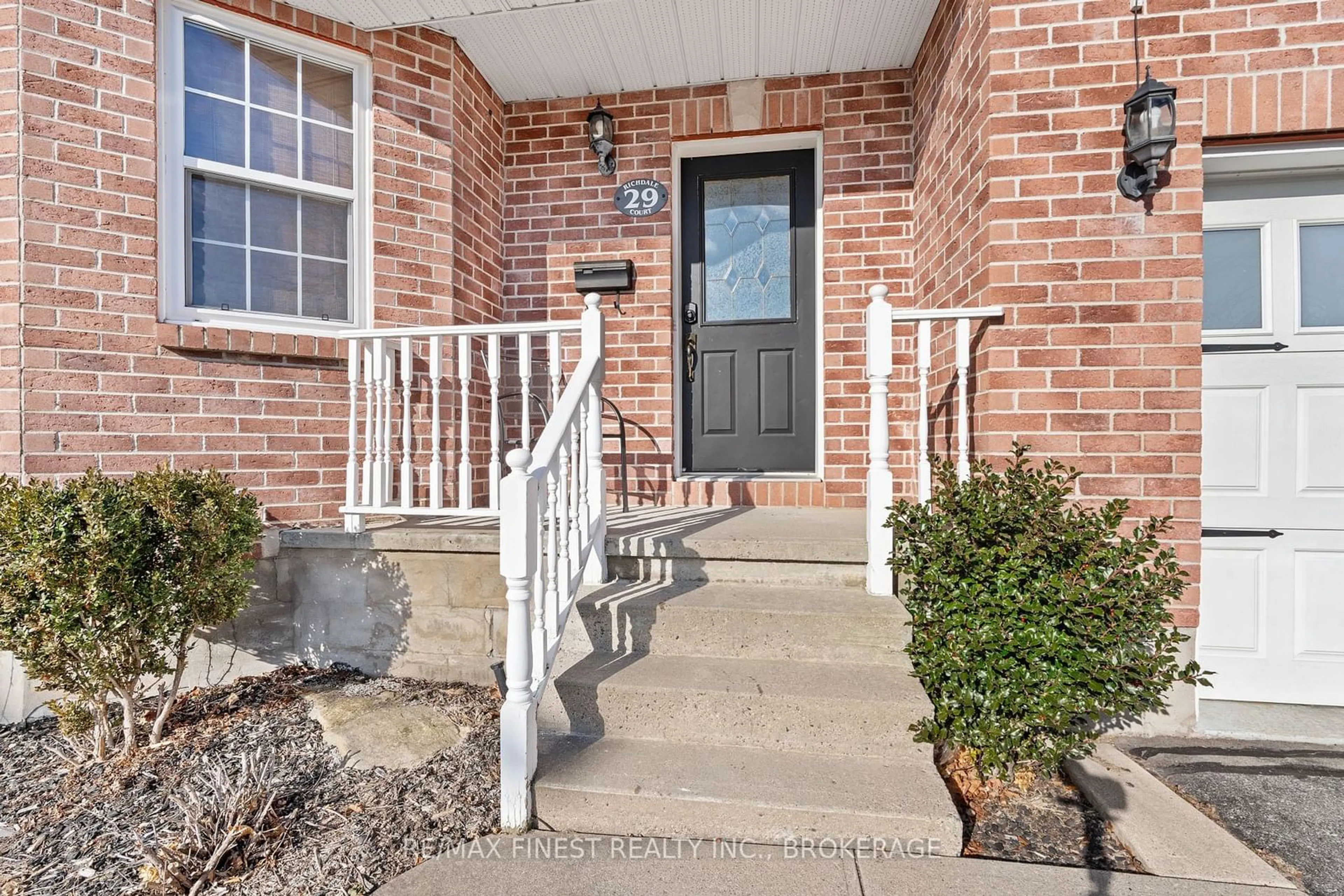 Indoor entryway for 29 Richdale Crt, Kingston Ontario K7K 6N3