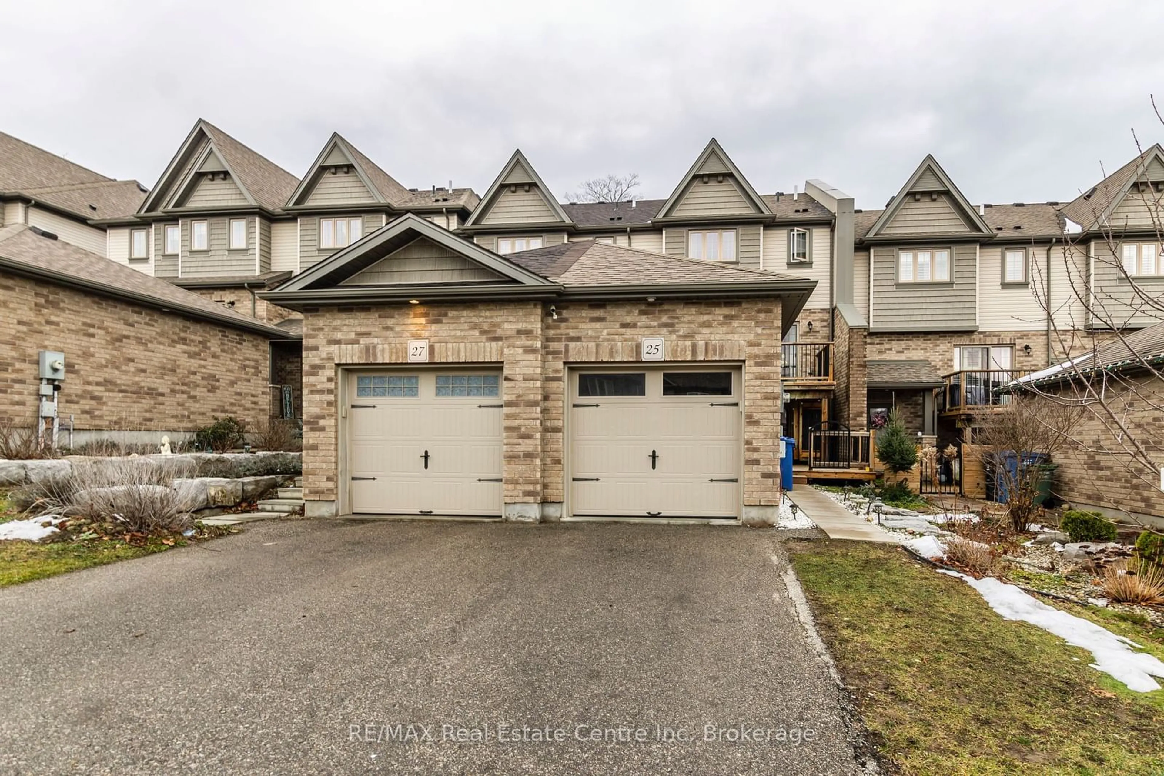 A pic from outside/outdoor area/front of a property/back of a property/a pic from drone, street for 25 Jeffrey Dr, Guelph Ontario N1E 0L6