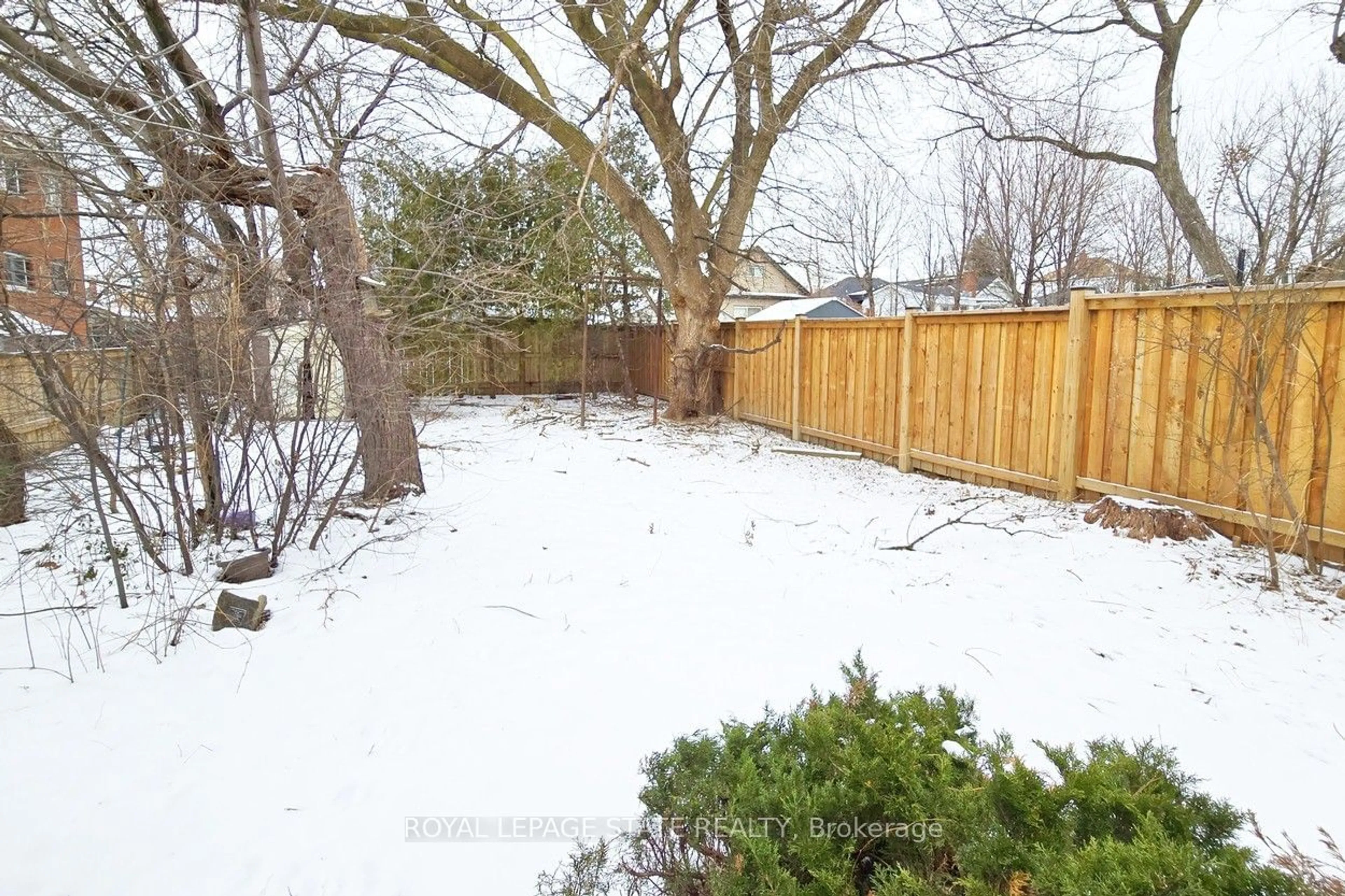 Patio, unknown for 56 East 34th St, Hamilton Ontario L8V 3W3