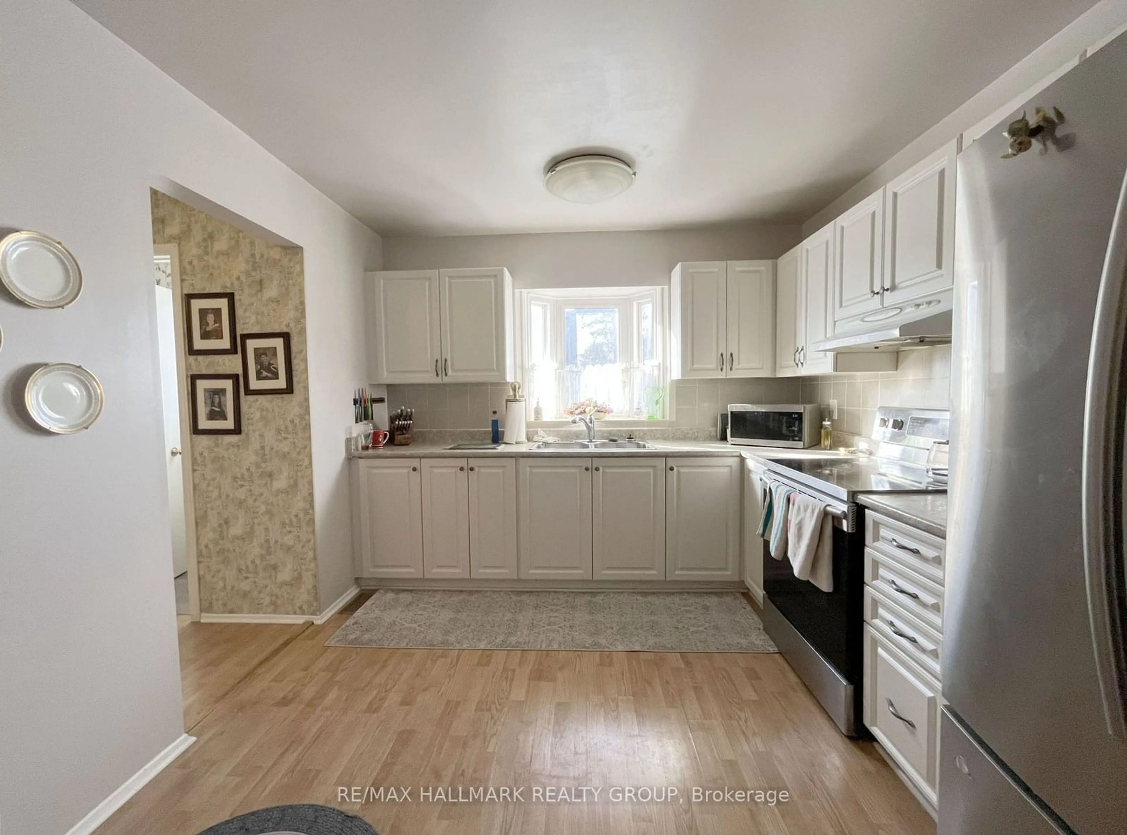 Standard kitchen, unknown for 3 Lightfoot Pl, Kanata Ontario K2L 3M5