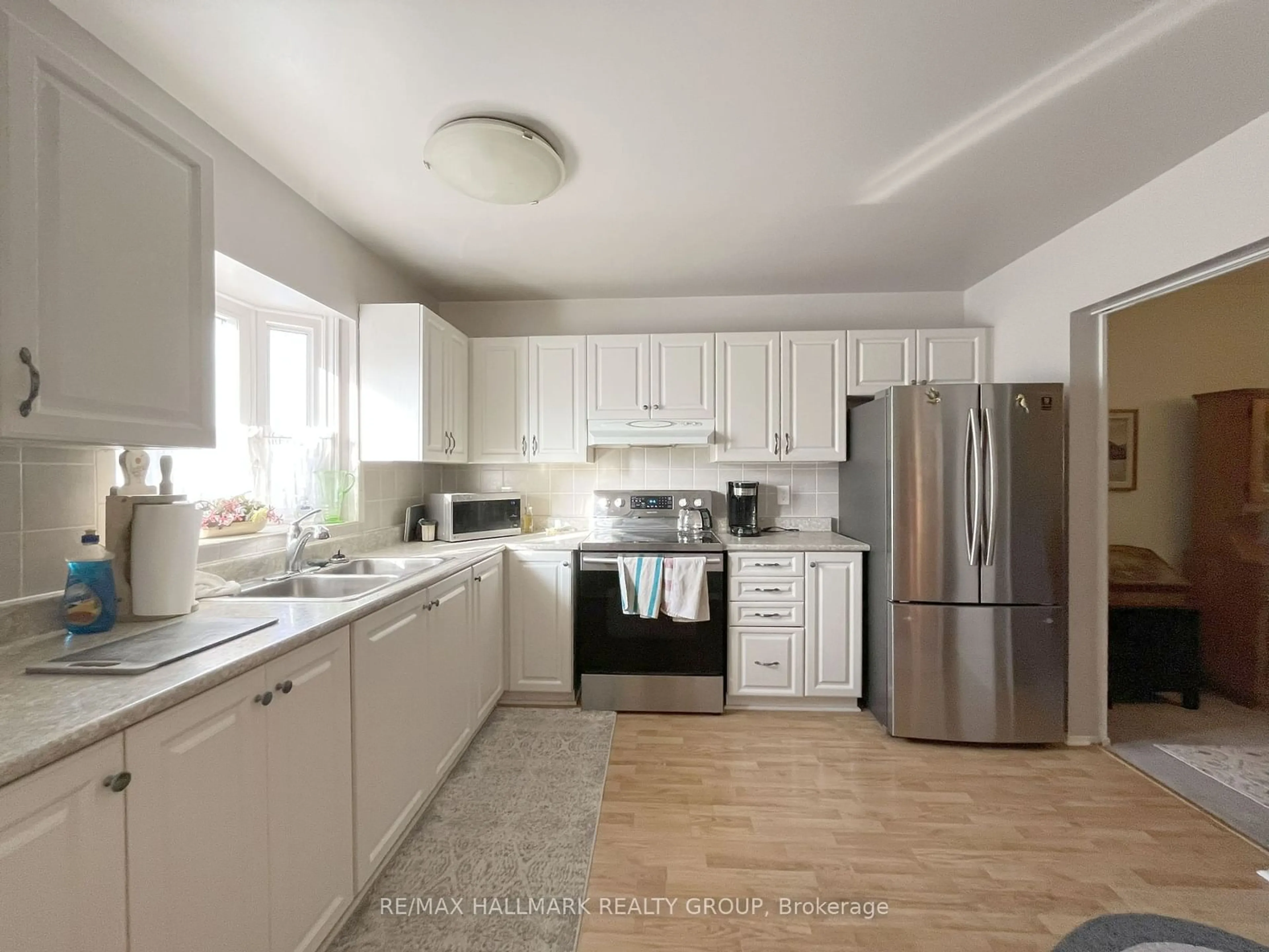 Standard kitchen, unknown for 3 Lightfoot Pl, Kanata Ontario K2L 3M5